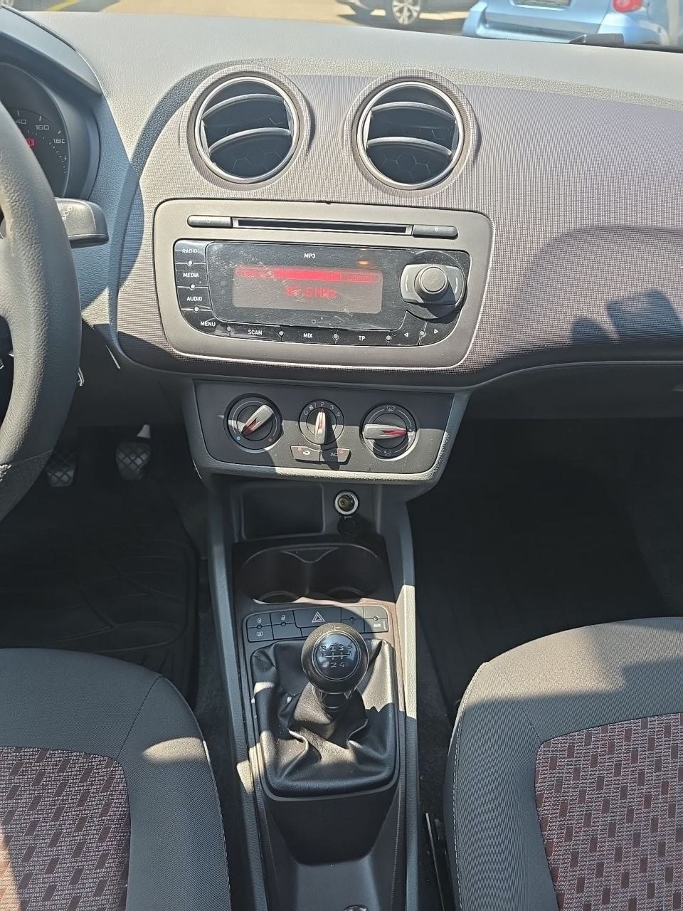 SEAT IBIZA-image-12