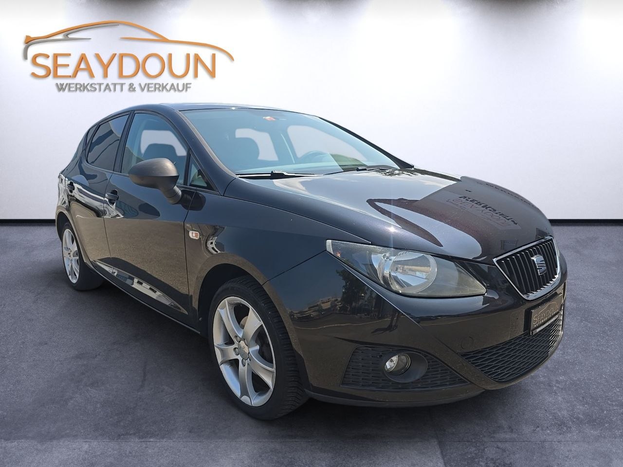 SEAT IBIZA-showroom-element-1
