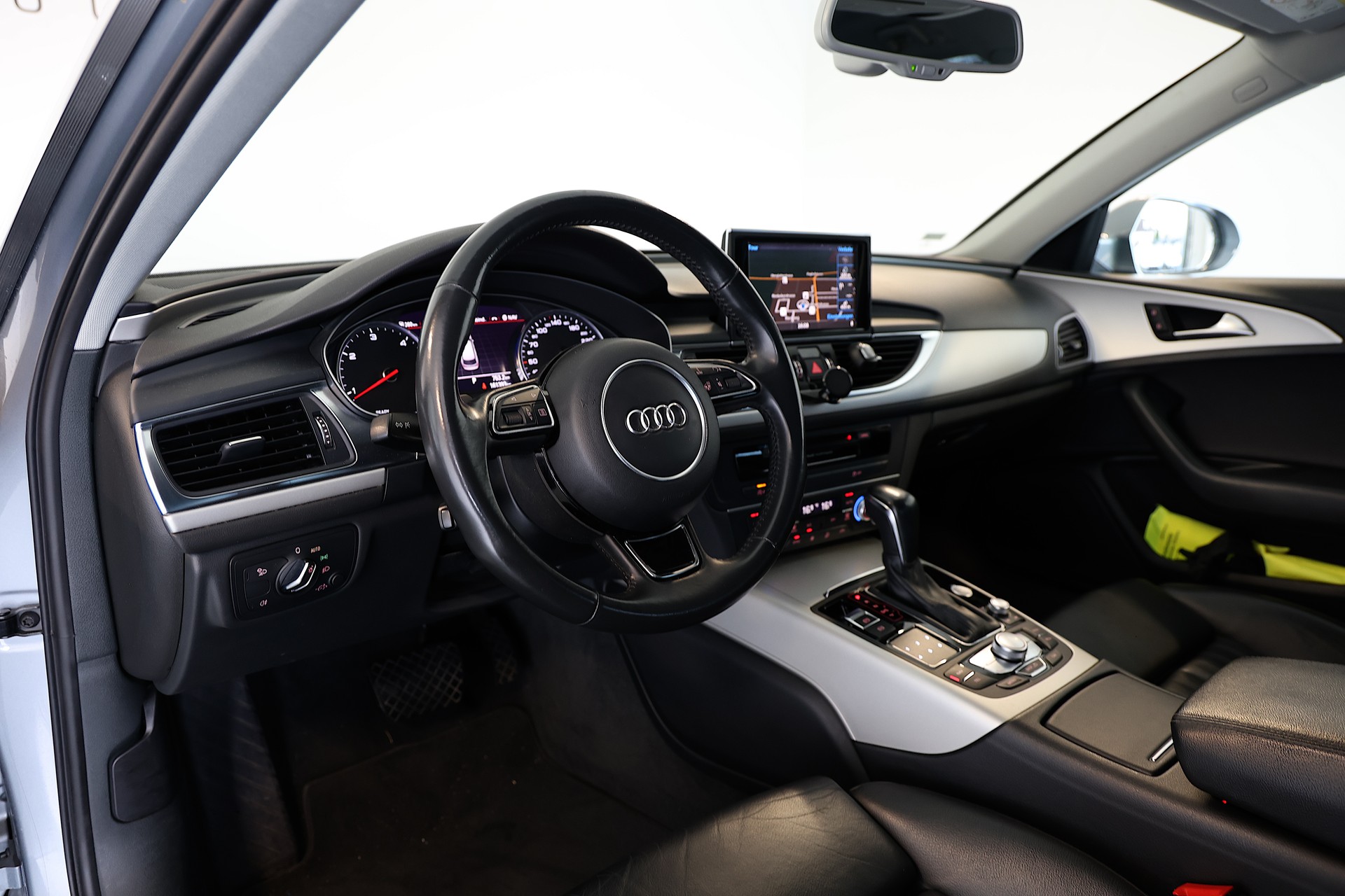 AUDI A6 Avant 2.0 TDI S-tronic **S-Line Facelift Modell**-image-8