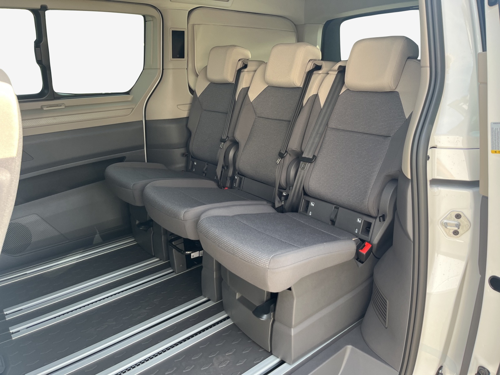 VW California 2.0 TDI Beach Tour-image-11