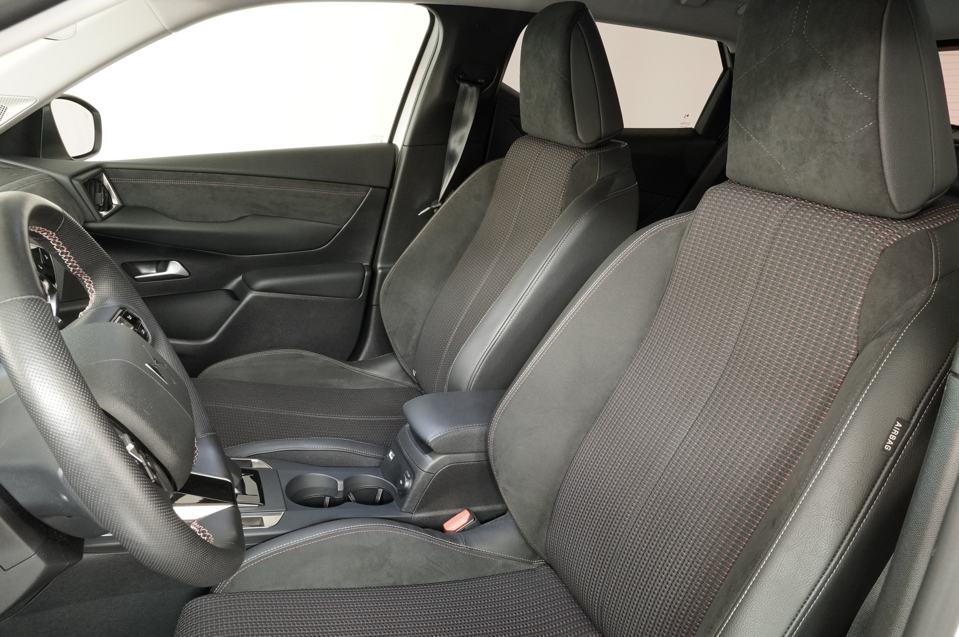 DS AUTOMOBILES DS 3 E-Tense 156 Ligne Noire-image-11