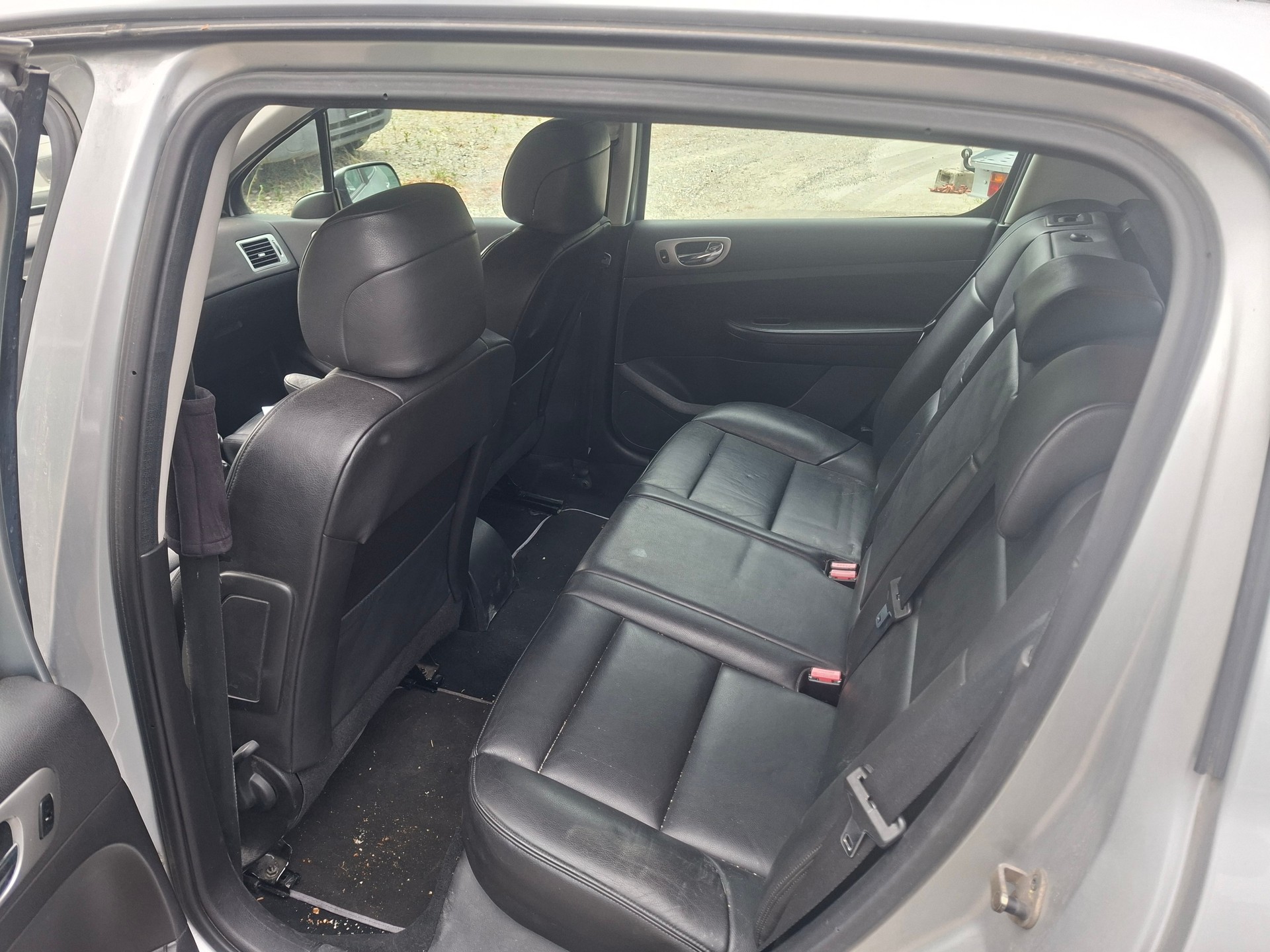 PEUGEOT 307 2.0 16V Black&Silver Edition-image-8