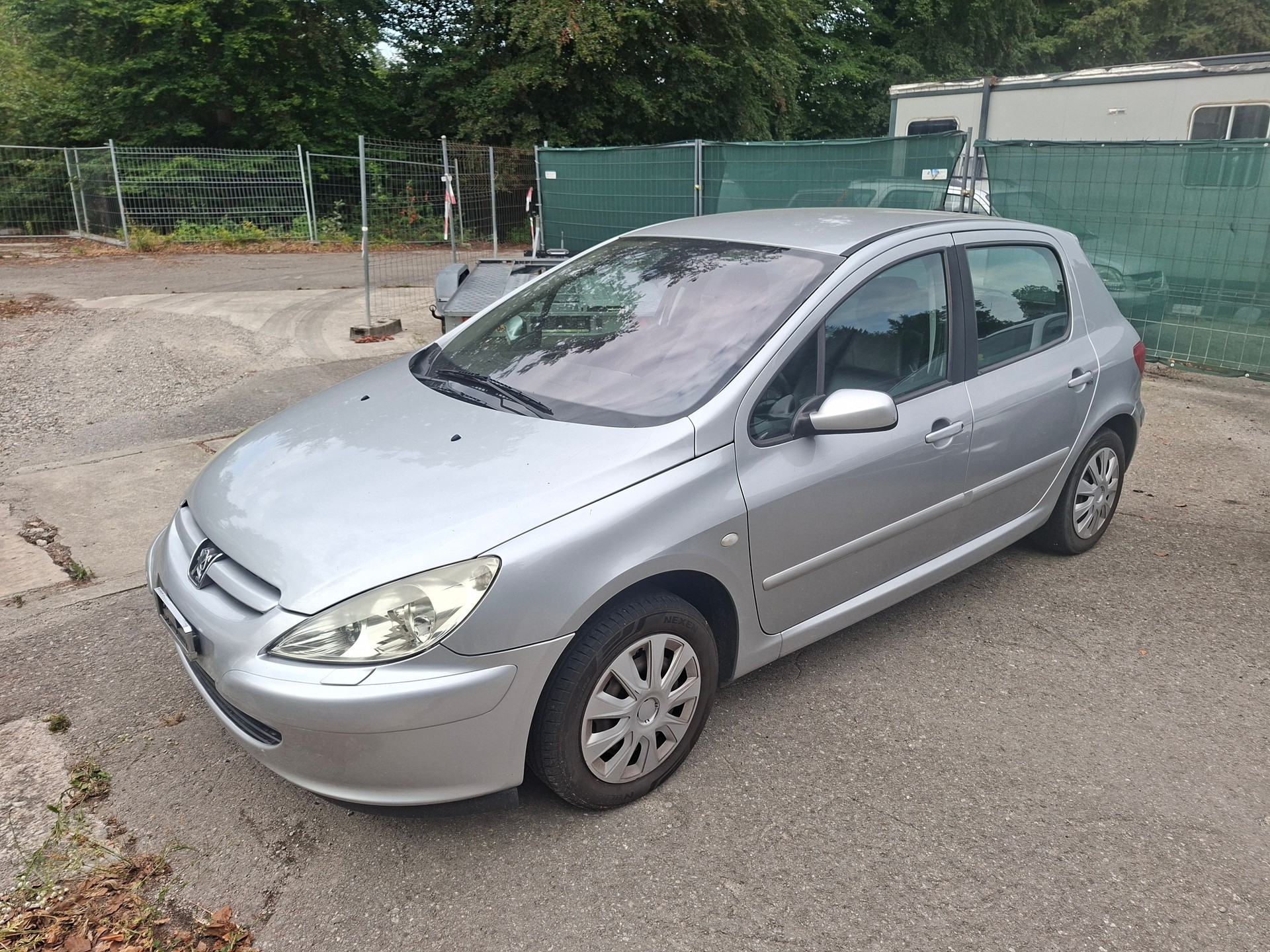 PEUGEOT 307 2.0 16V Black&Silver Edition-image-0