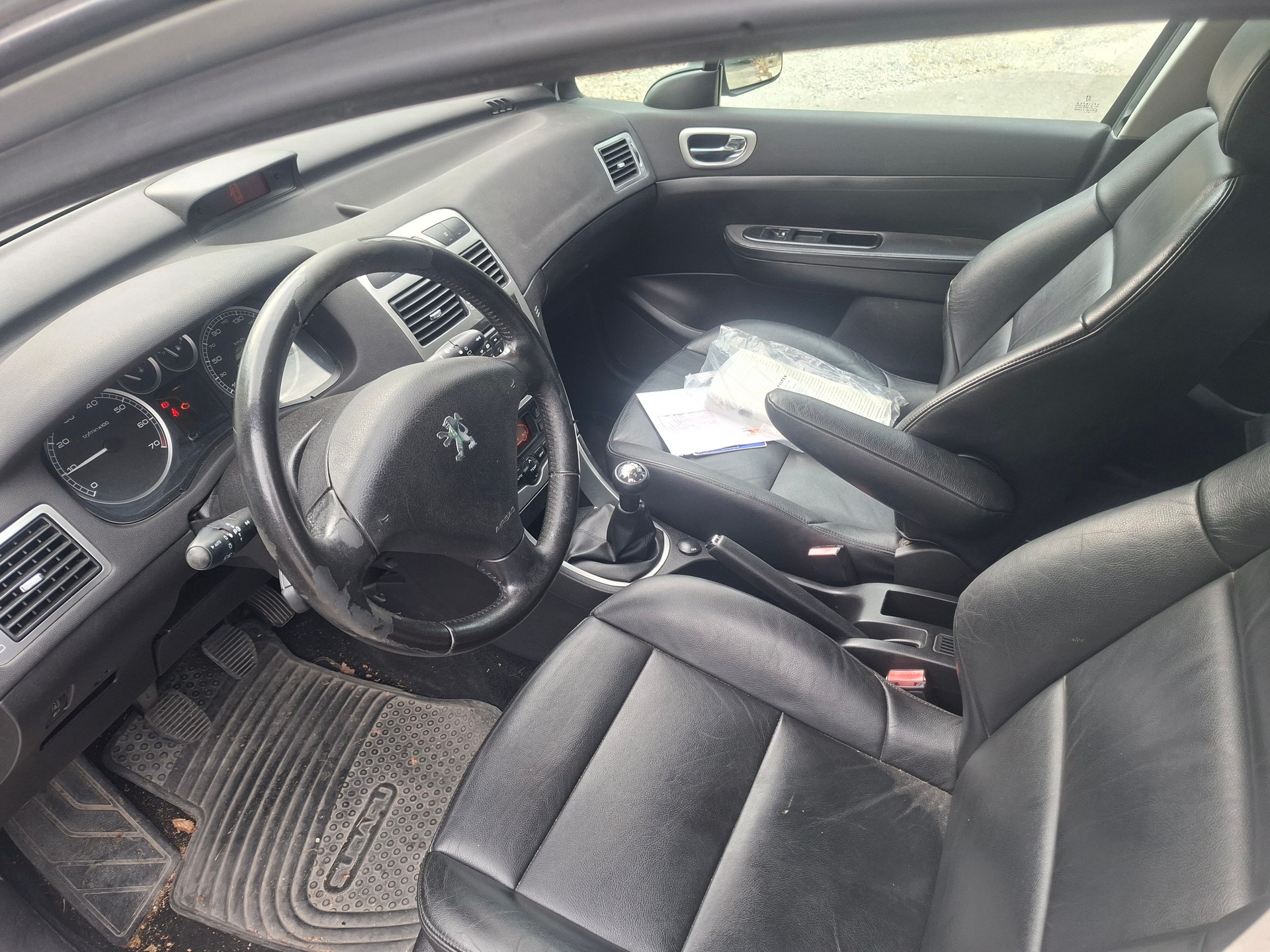 PEUGEOT 307 2.0 16V Black&Silver Edition-image-7