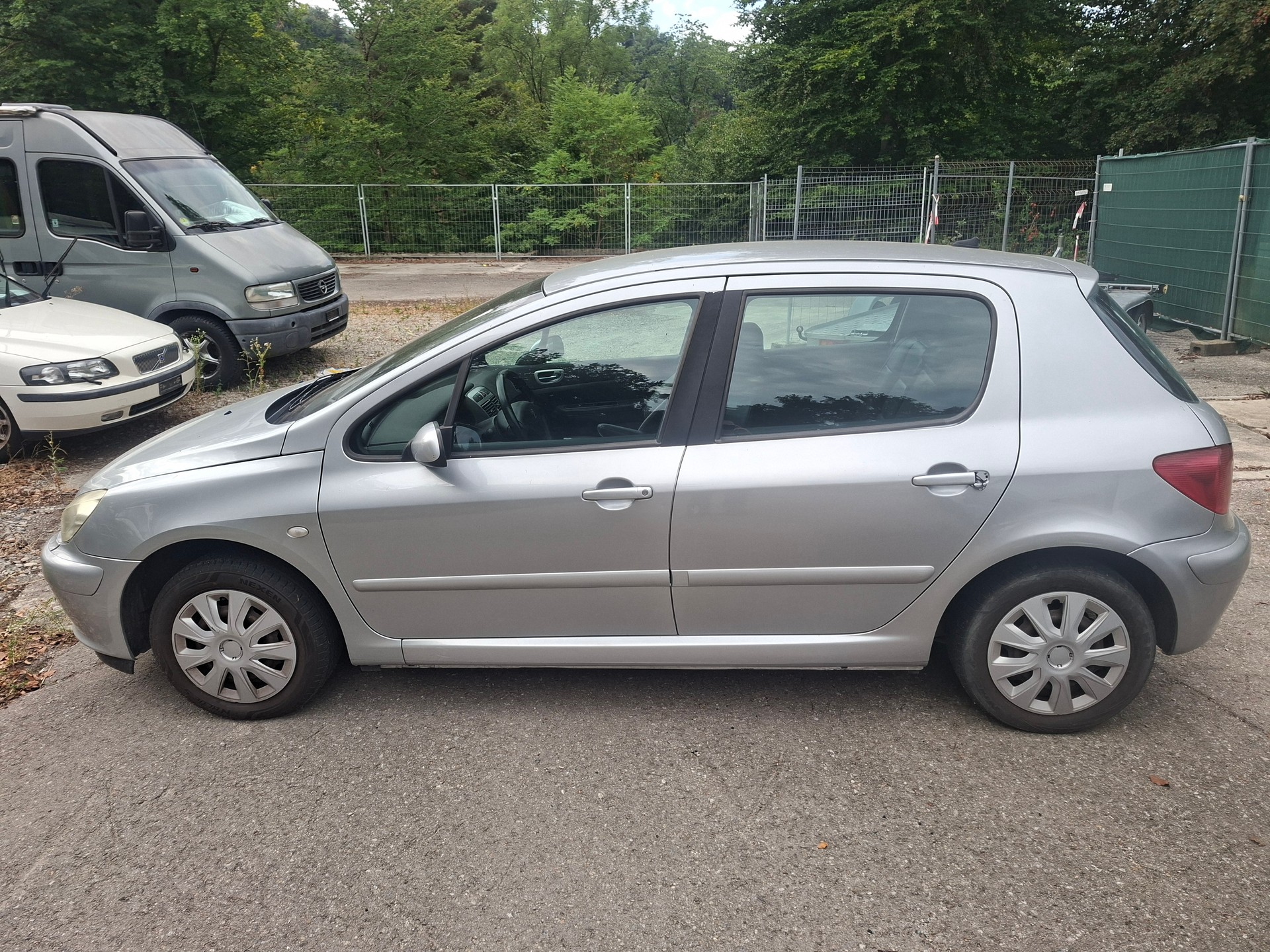 PEUGEOT 307 2.0 16V Black&Silver Edition-image-4