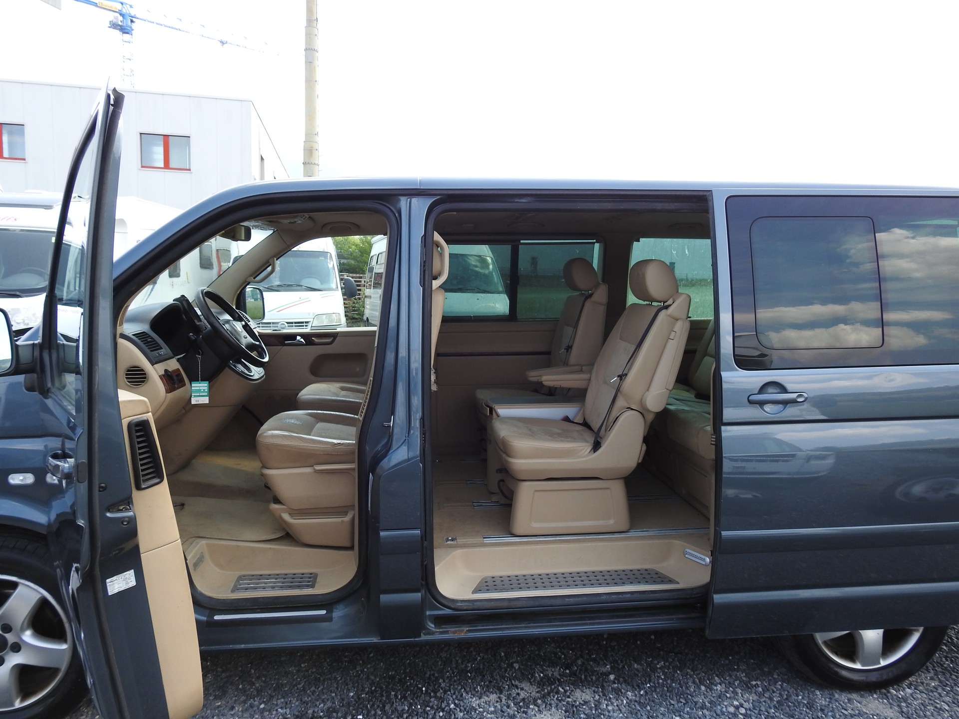VW T5 Multivan Comfortline 2.5 TDI-image-16