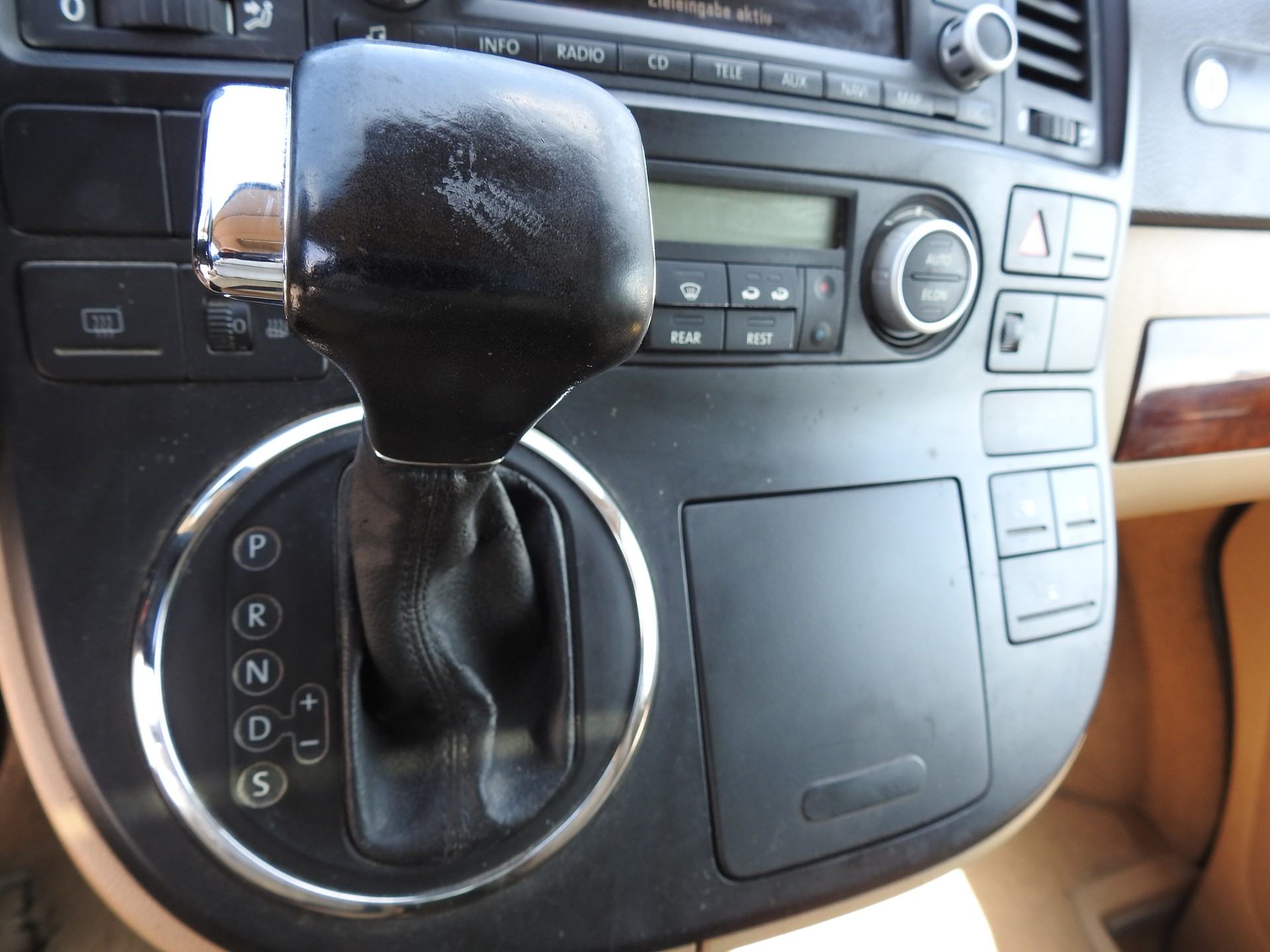 VW T5 Multivan Comfortline 2.5 TDI-image-22