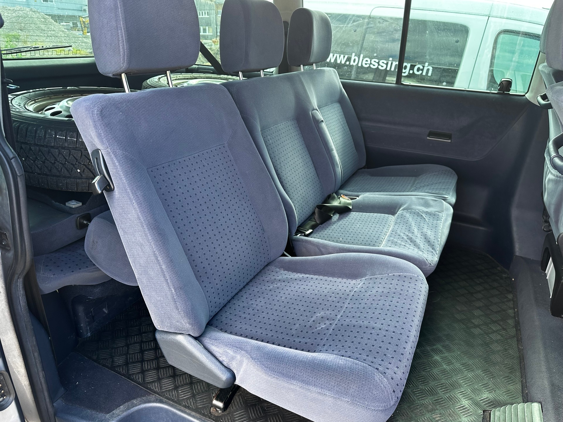 VW VW T4 Caravelle 2.5 TDI 111 kW Swiss Edition-image-8