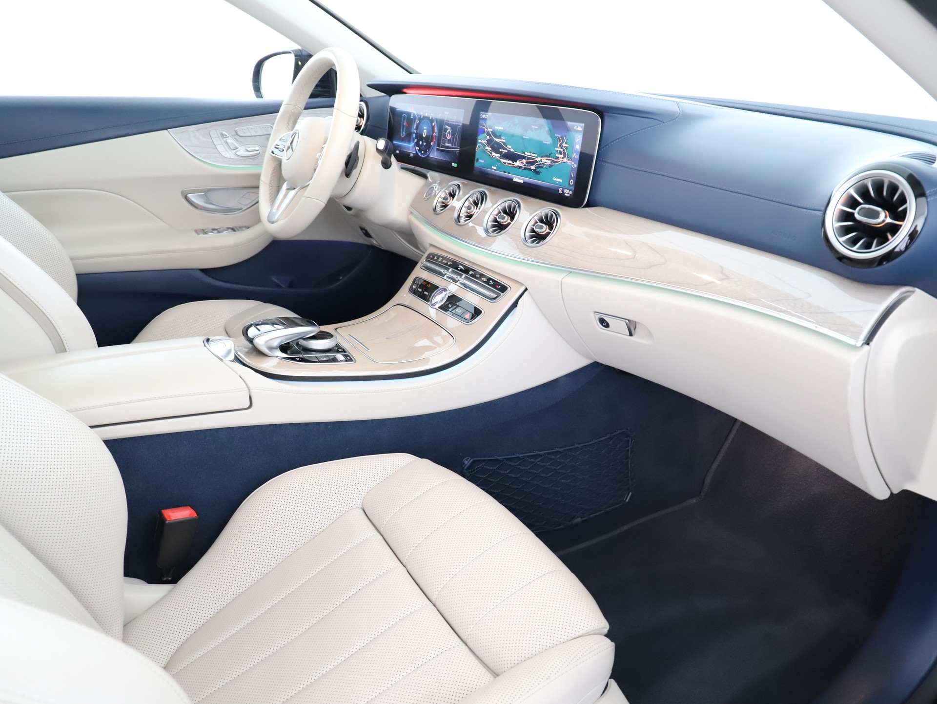 MERCEDES-BENZ E 450 Avantgarde 4 Matic-image-11