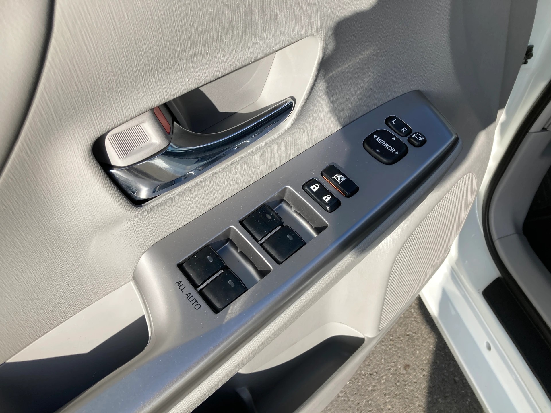 TOYOTA Prius+ 1.8 VVT-i HSD Style-image-9