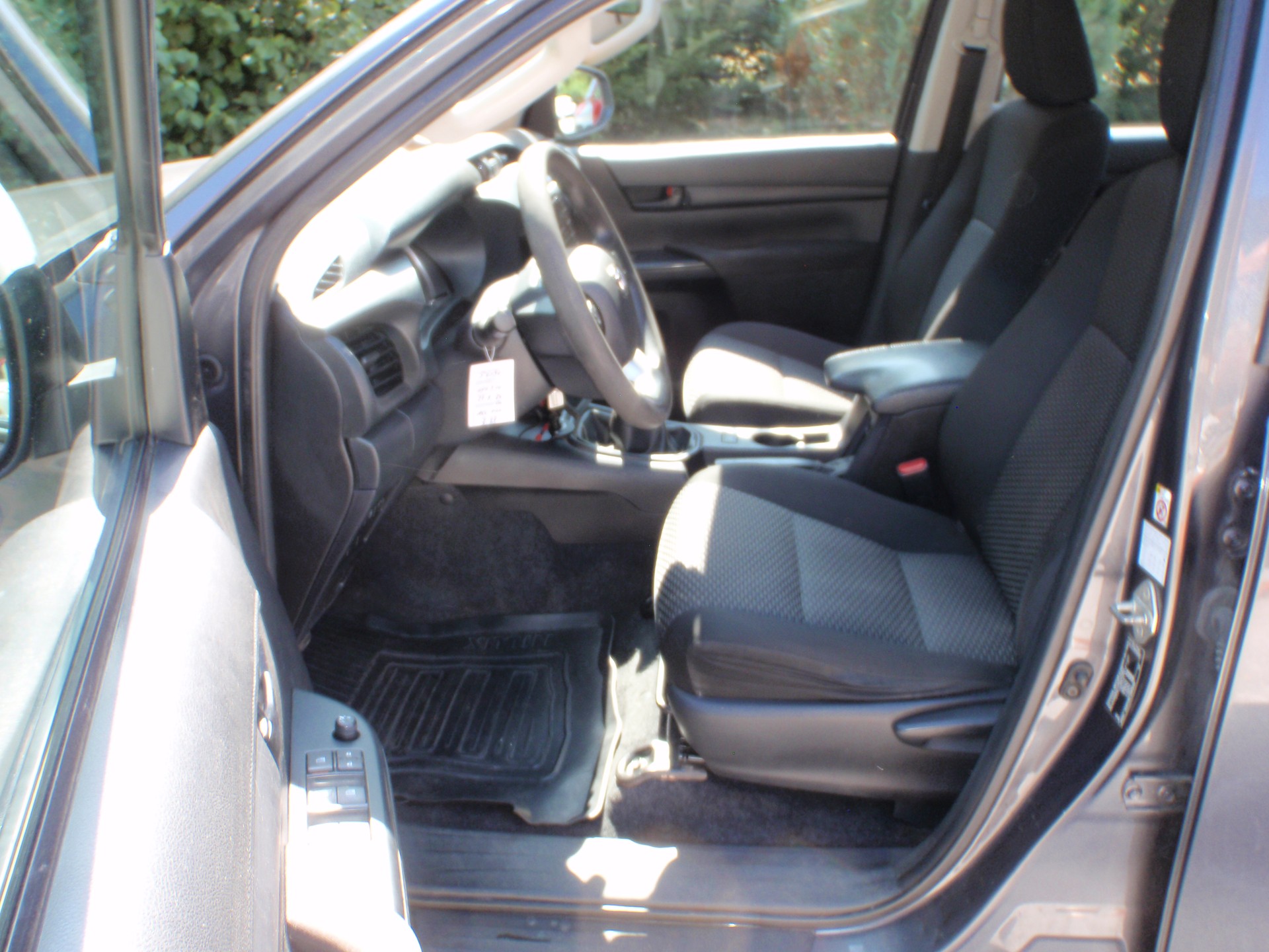 TOYOTA Hilux 2.4D-4D Luna Double Cab 4x4-image-6