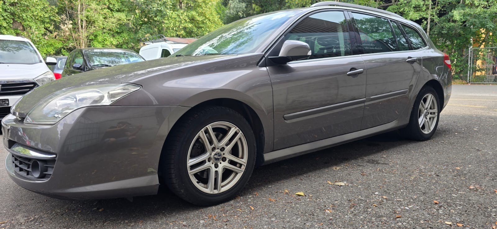RENAULT Laguna Grandtour 2.0 dCi Expression Automatic-image-2