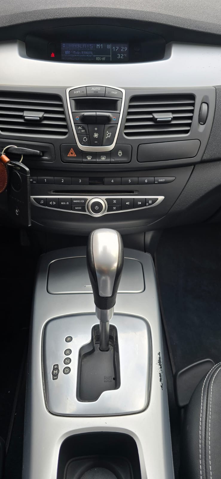 RENAULT Laguna Grandtour 2.0 dCi Expression Automatic-image-8