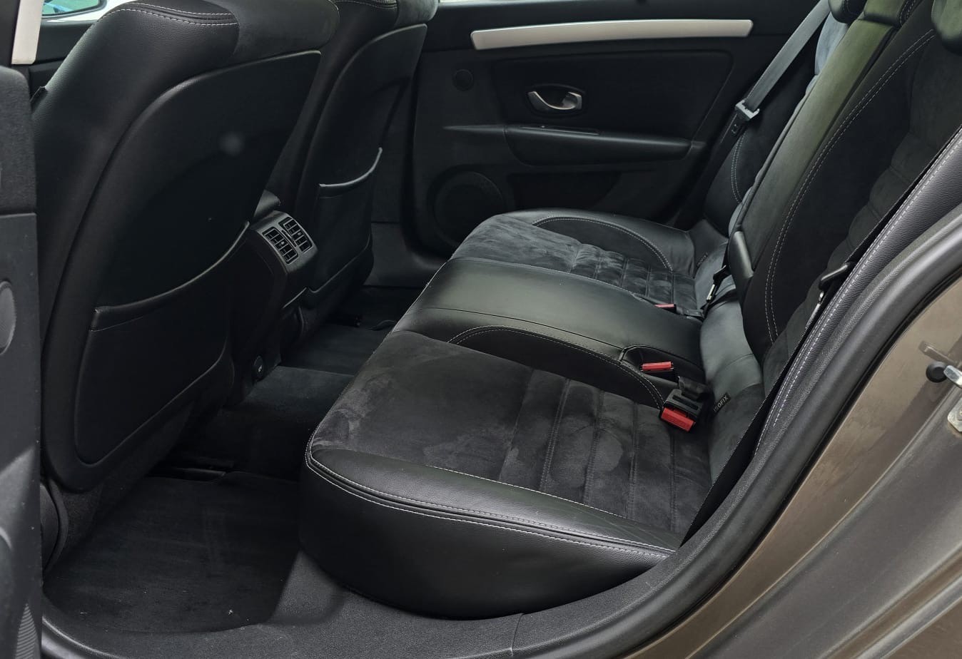 RENAULT Laguna Grandtour 2.0 dCi Expression Automatic-image-6