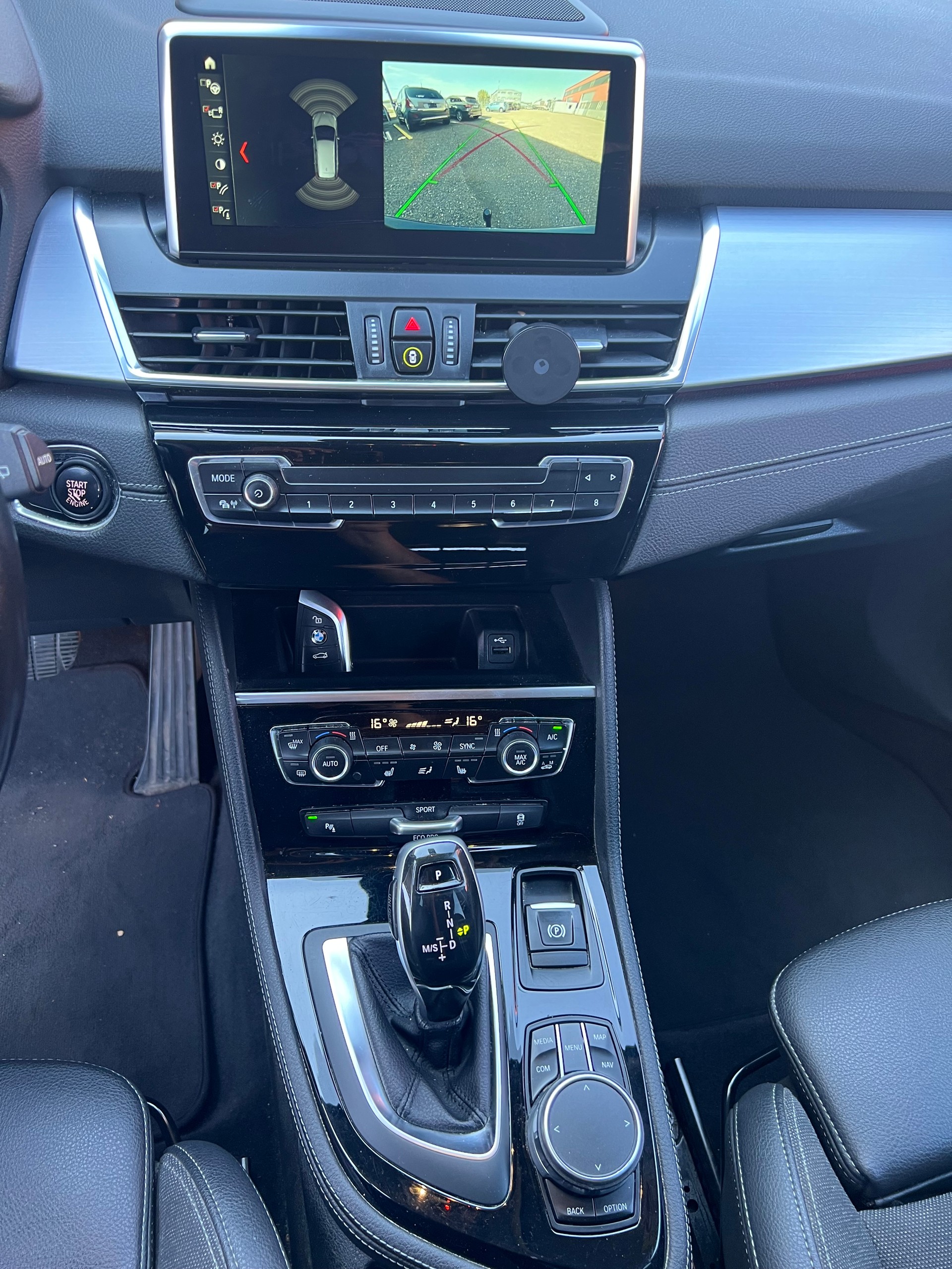 BMW 218d xDrive Gran Tourer Steptronic Luxury Line-image-13