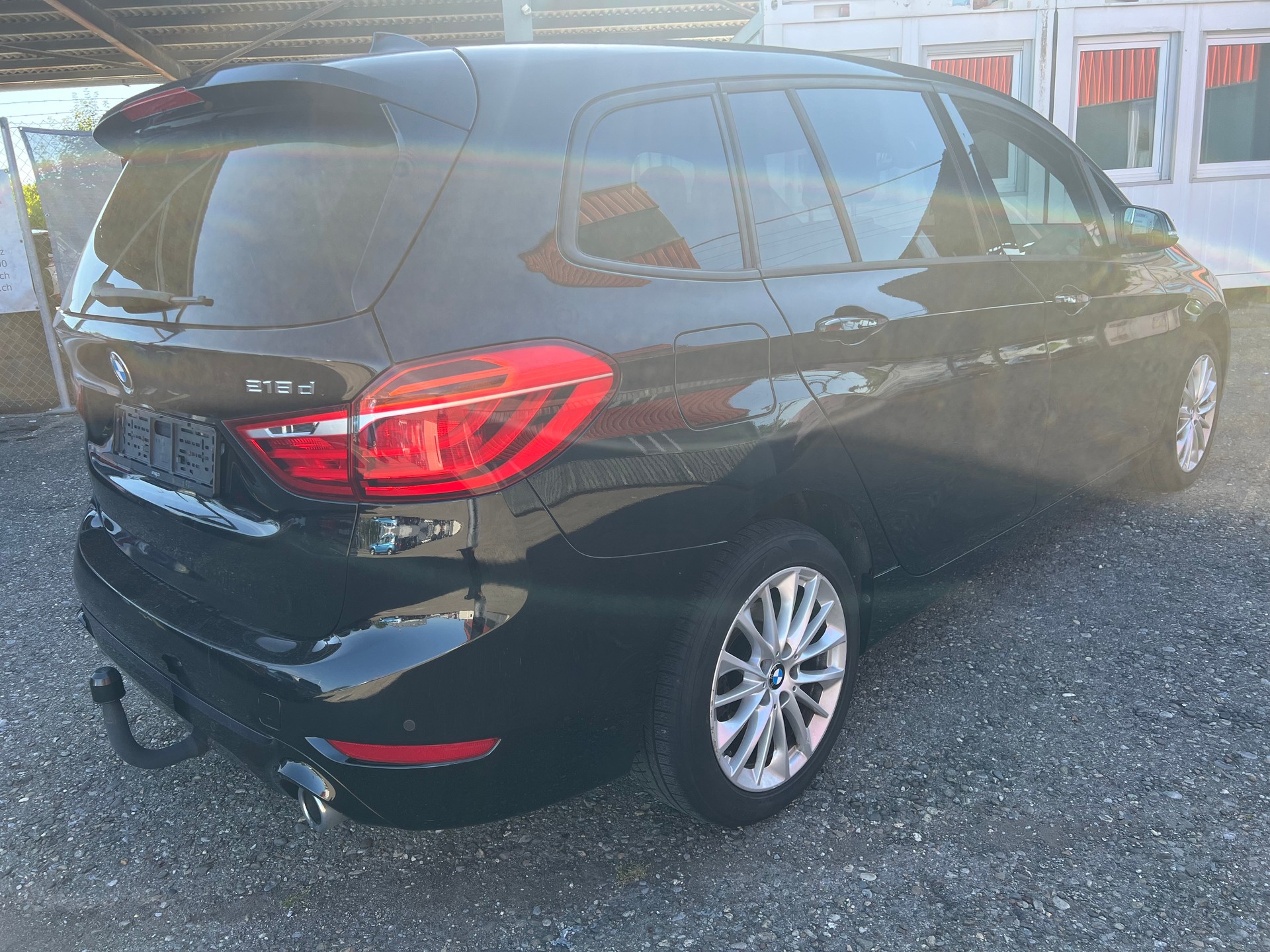BMW 218d xDrive Gran Tourer Steptronic Luxury Line-image-3
