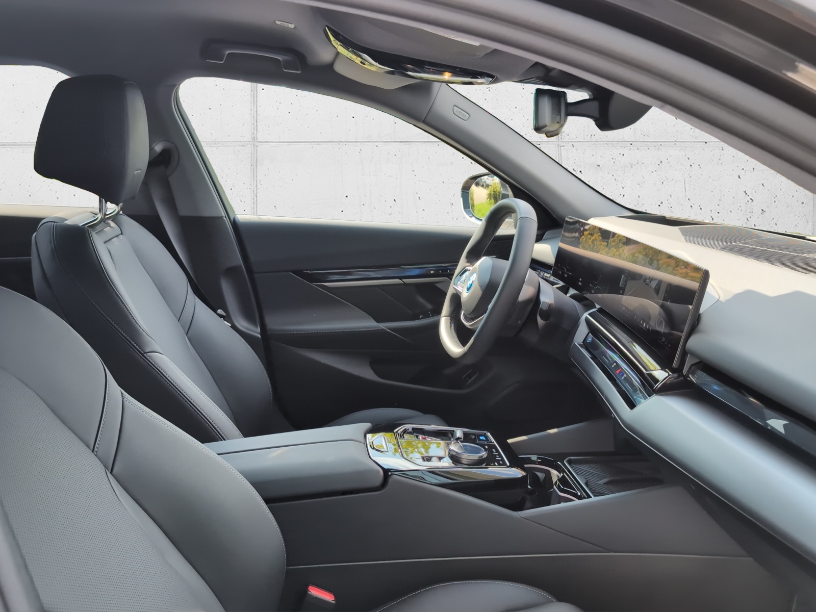 BMW i5 xDrive40-image-17