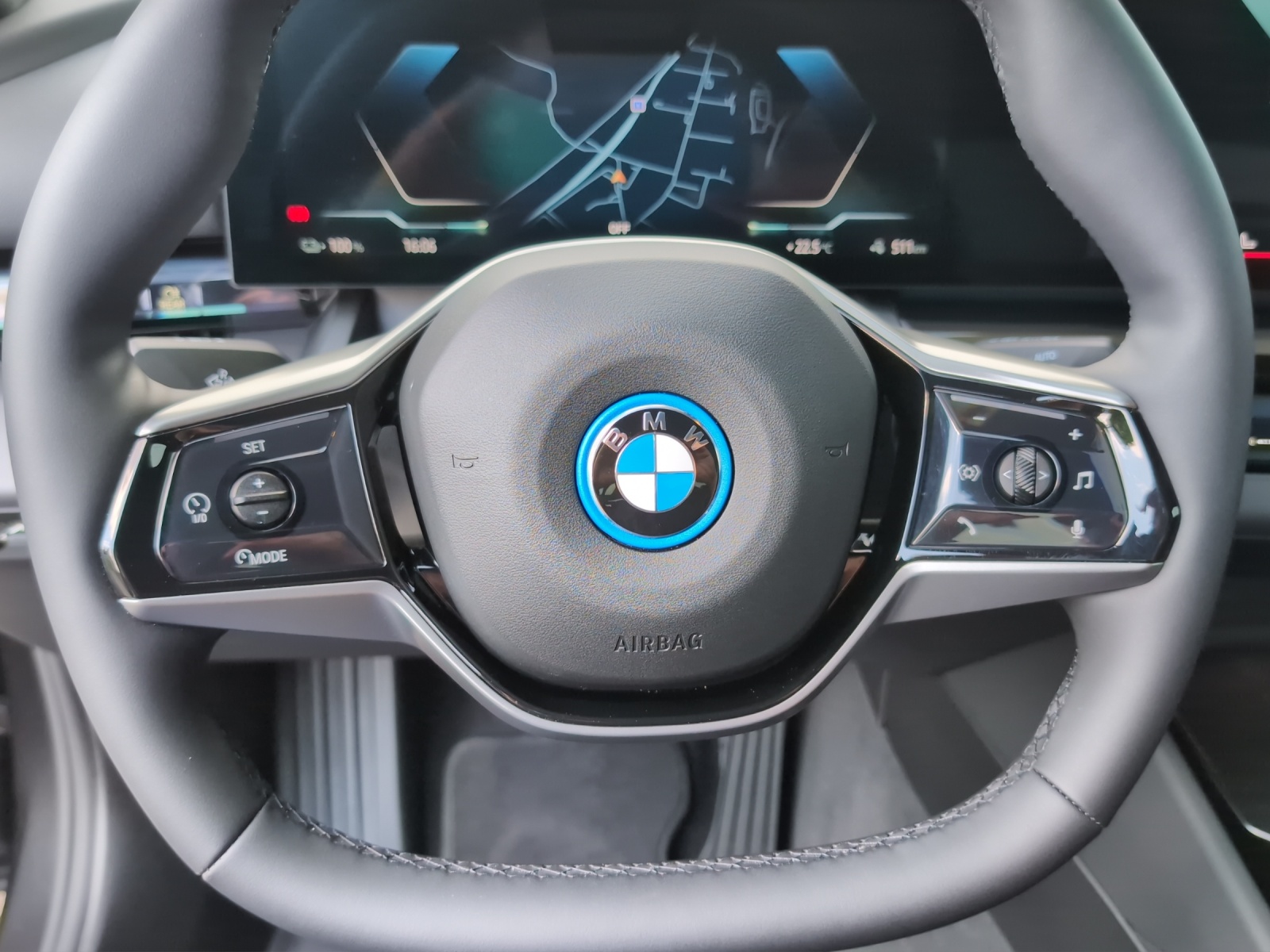 BMW i5 xDrive40-image-11