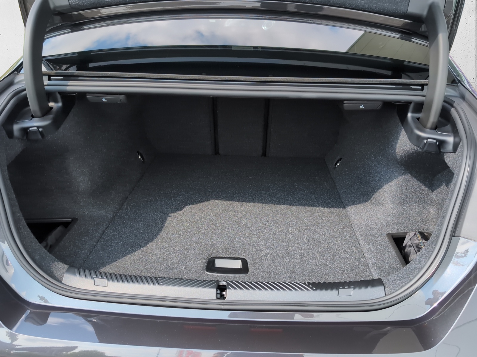 BMW i5 xDrive40-image-16