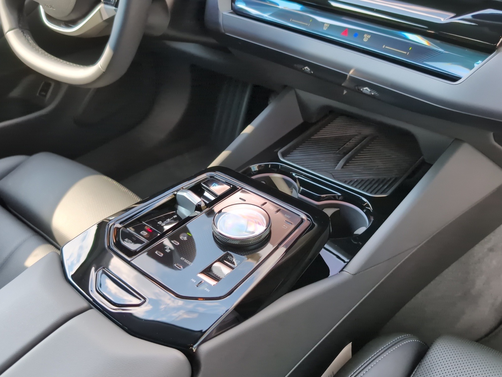 BMW i5 xDrive40-image-18