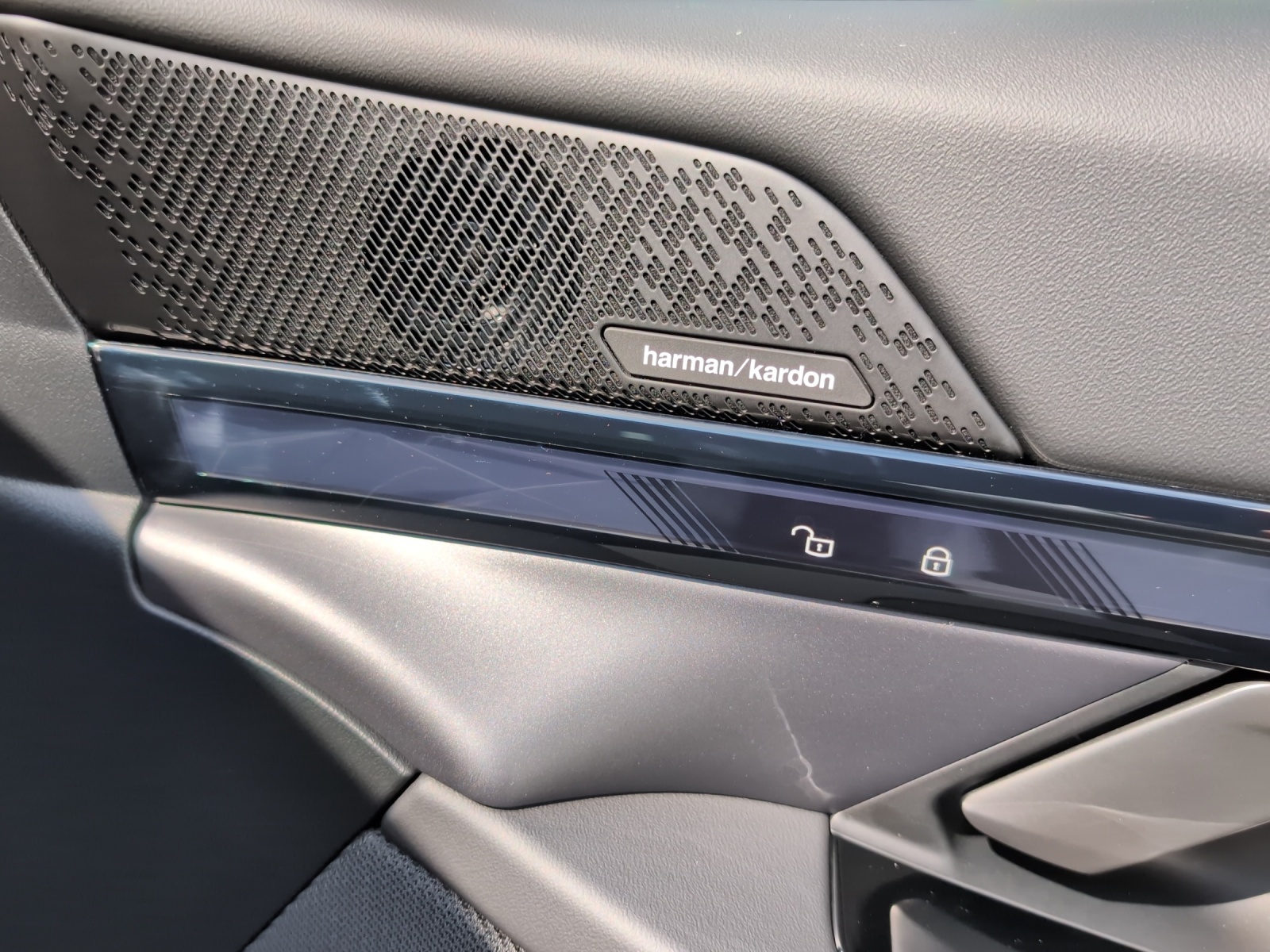 BMW i5 xDrive40-image-19
