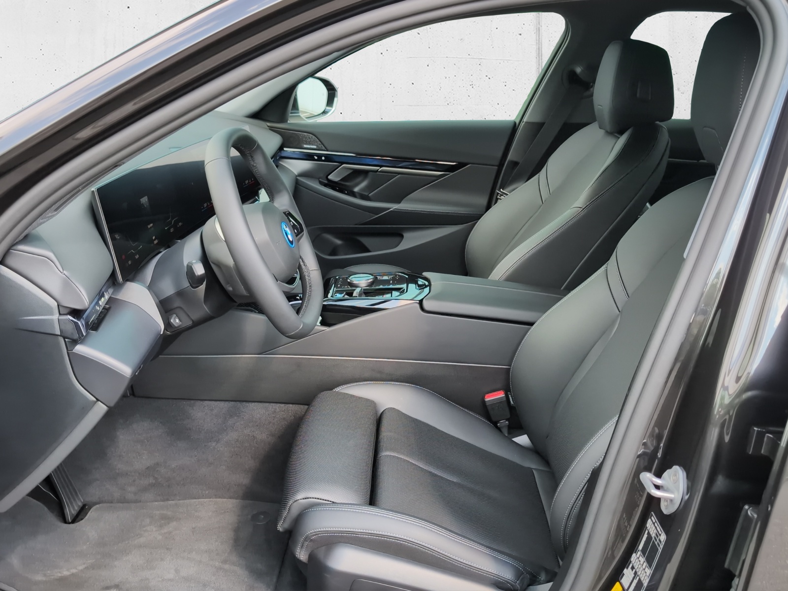BMW i5 xDrive40-image-10