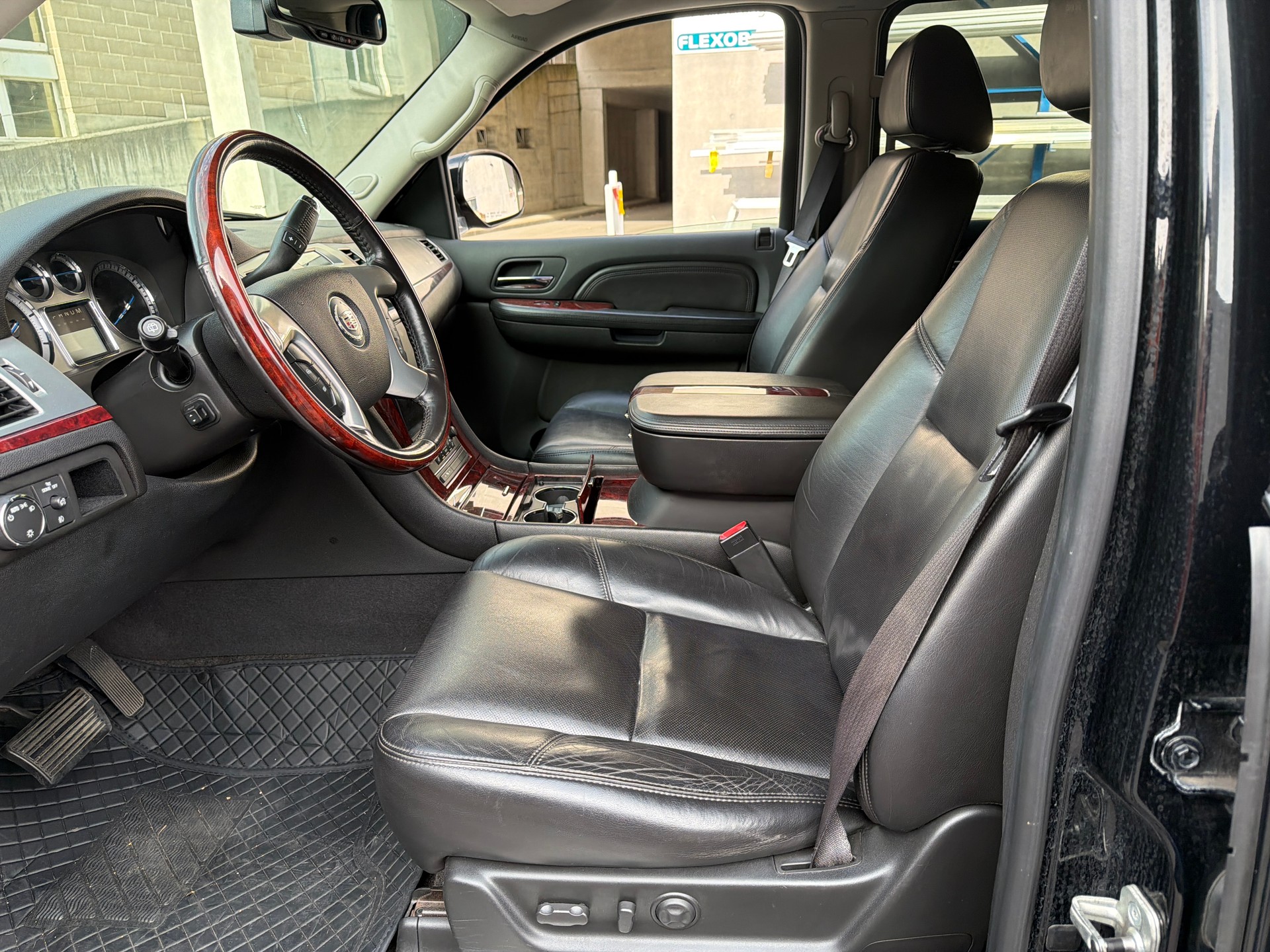 CADILLAC Escalade 6.2 V8 ESV Langversion-image-12