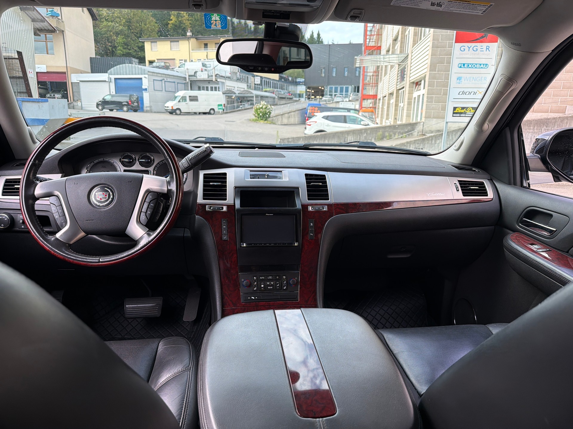 CADILLAC Escalade 6.2 V8 ESV Langversion-image-8