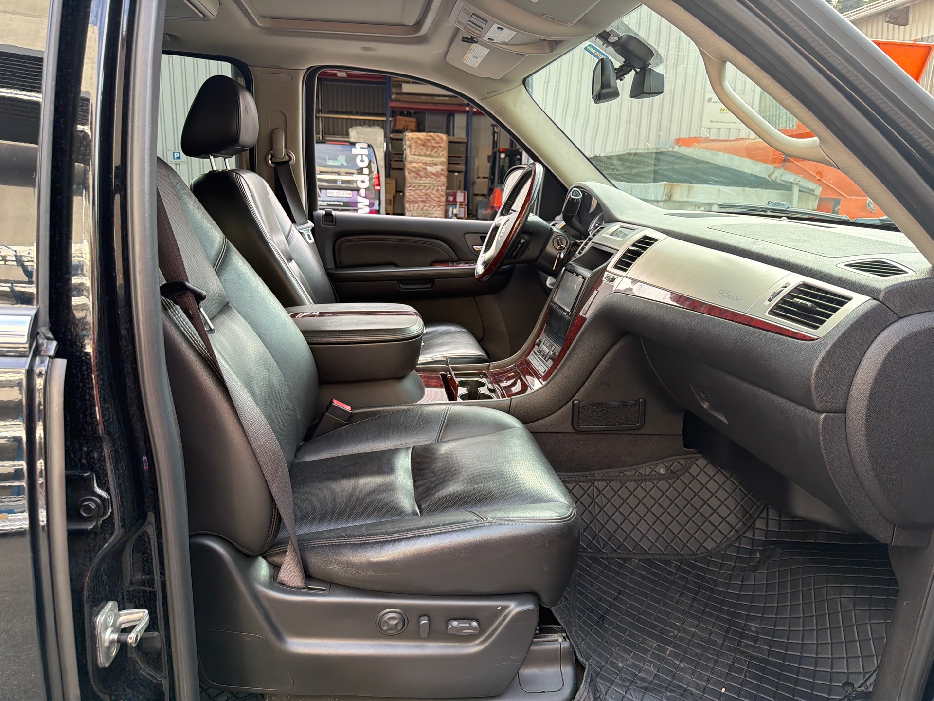CADILLAC Escalade 6.2 V8 ESV Langversion-image-11