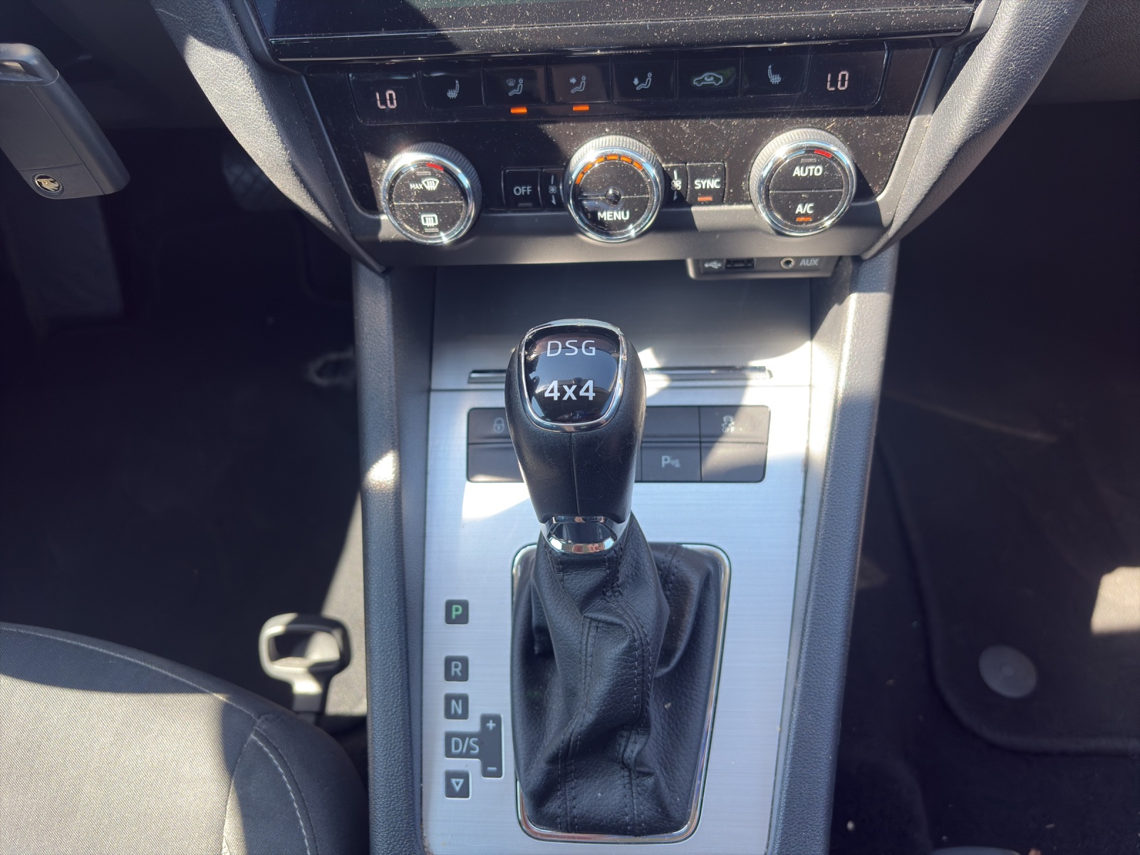 SKODA Octavia Combi 2.0 TDI Style 4x4-image-10