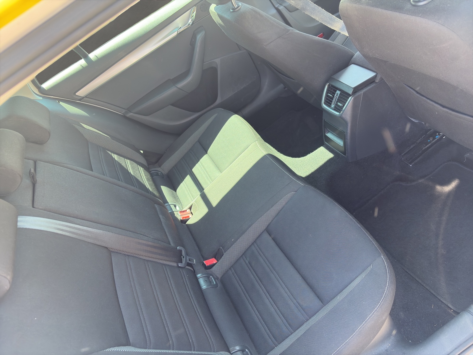 SKODA Octavia Combi 2.0 TDI Style 4x4-image-17