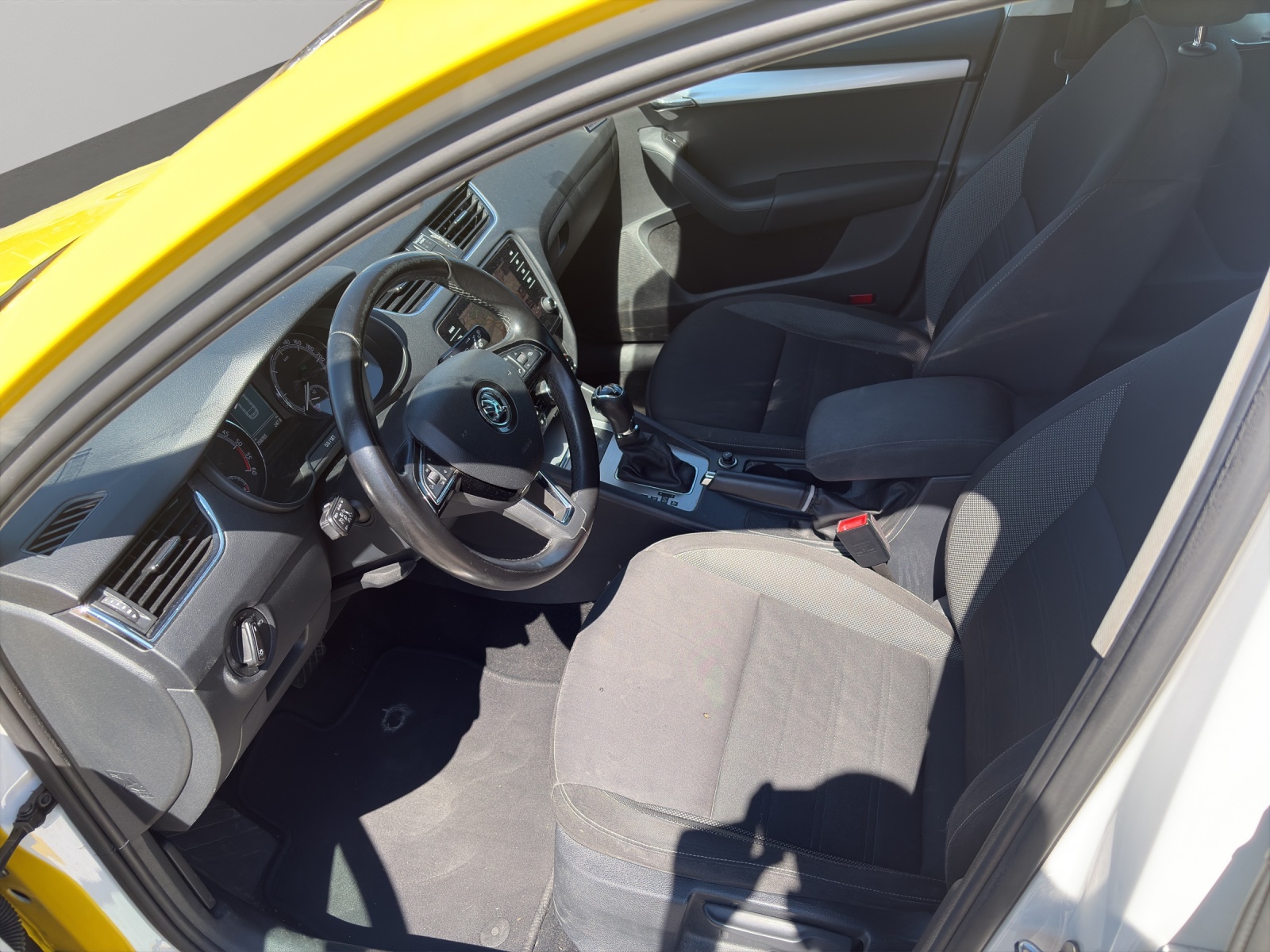 SKODA Octavia Combi 2.0 TDI Style 4x4-image-9