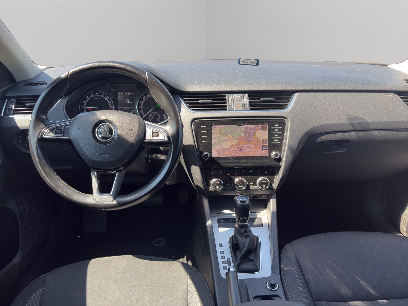 SKODA Octavia Combi 2.0 TDI Style 4x4-image-12