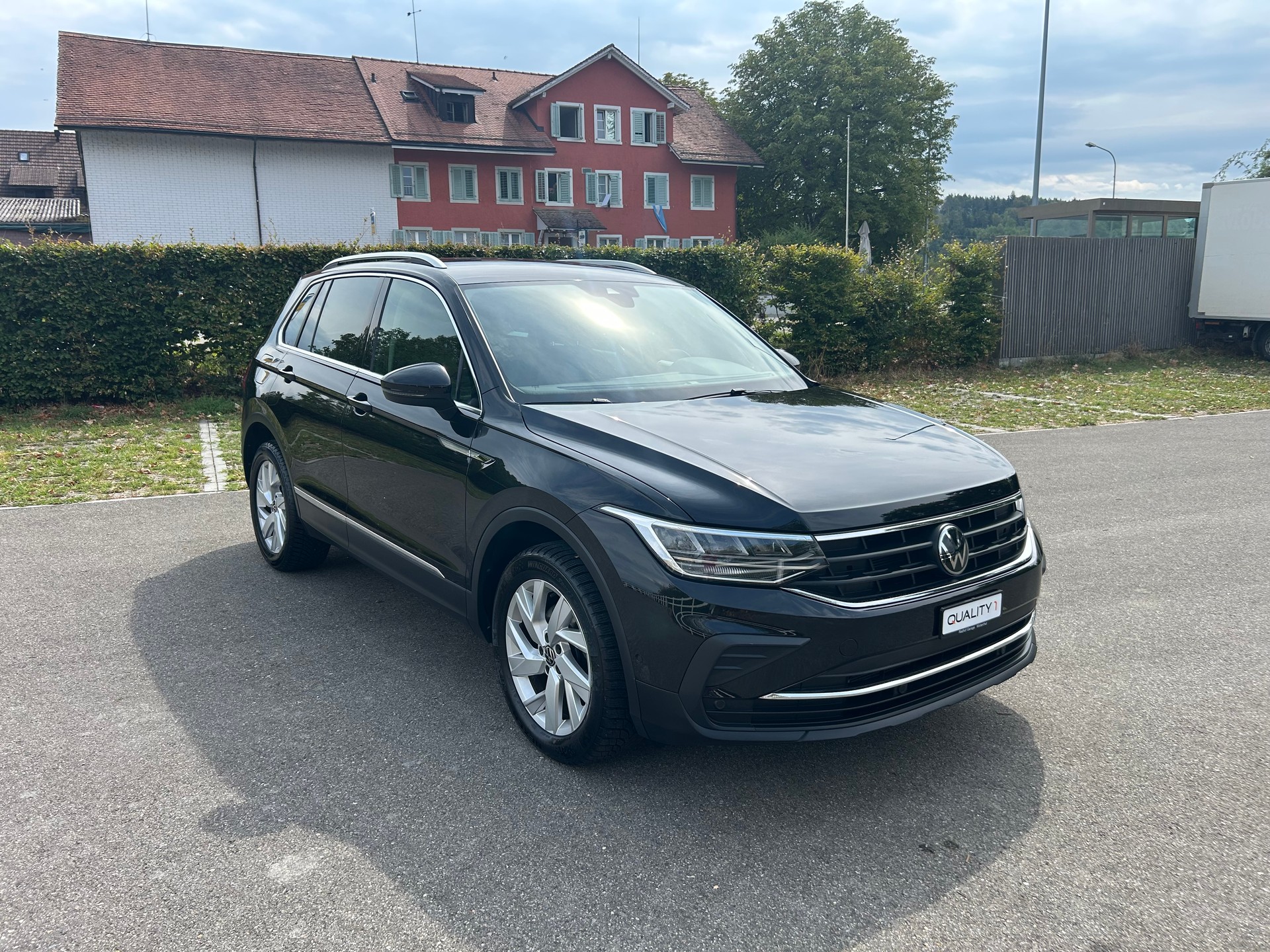 VW Tiguan 2.0 TDI SCR Life 4Motion DSG-image-6