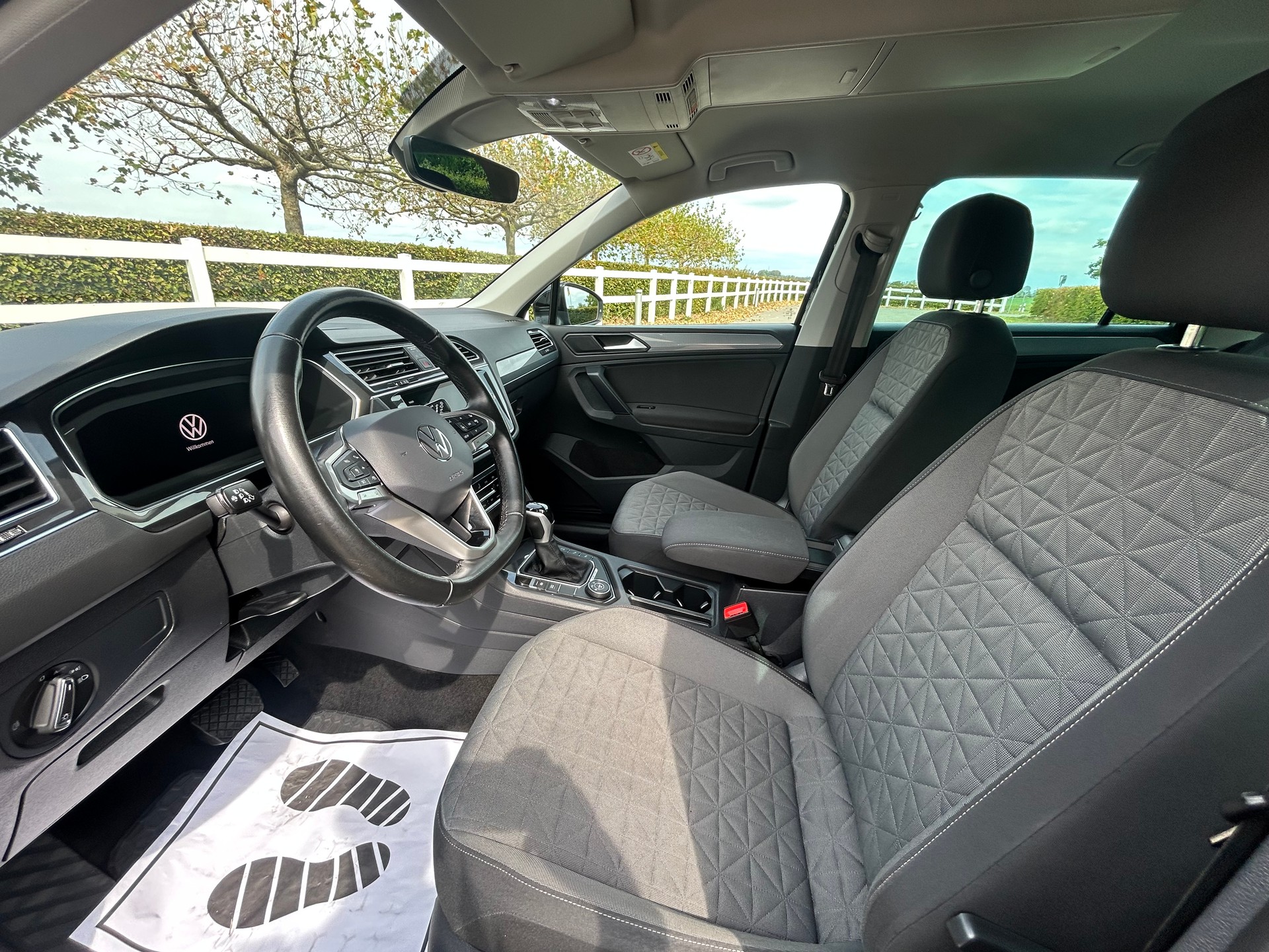 VW Tiguan 2.0 TDI SCR Life 4Motion DSG-image-8