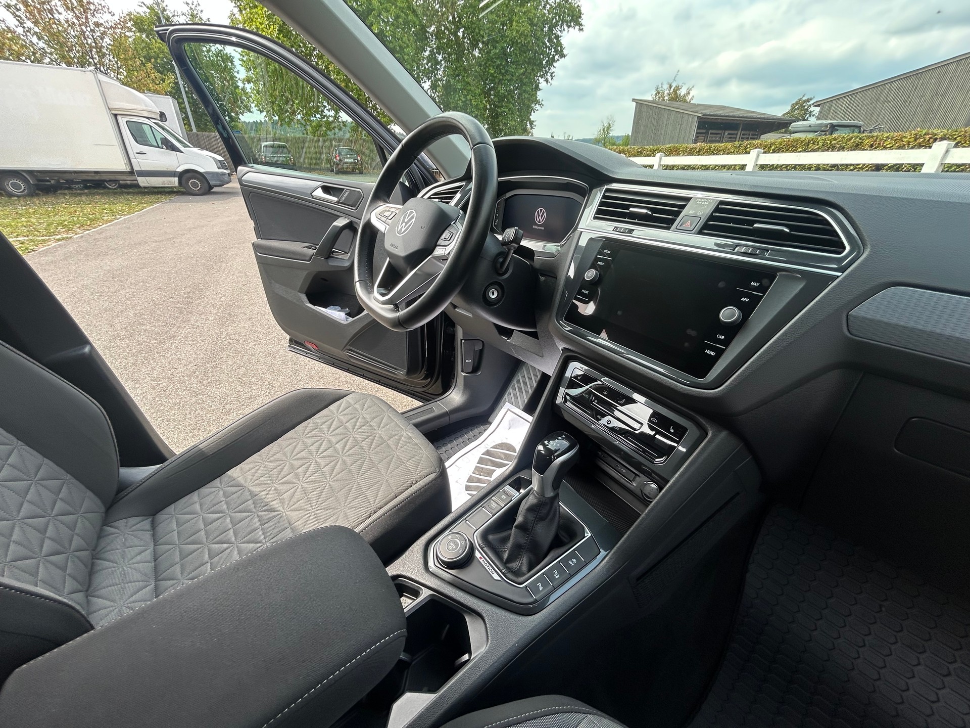 VW Tiguan 2.0 TDI SCR Life 4Motion DSG-image-11