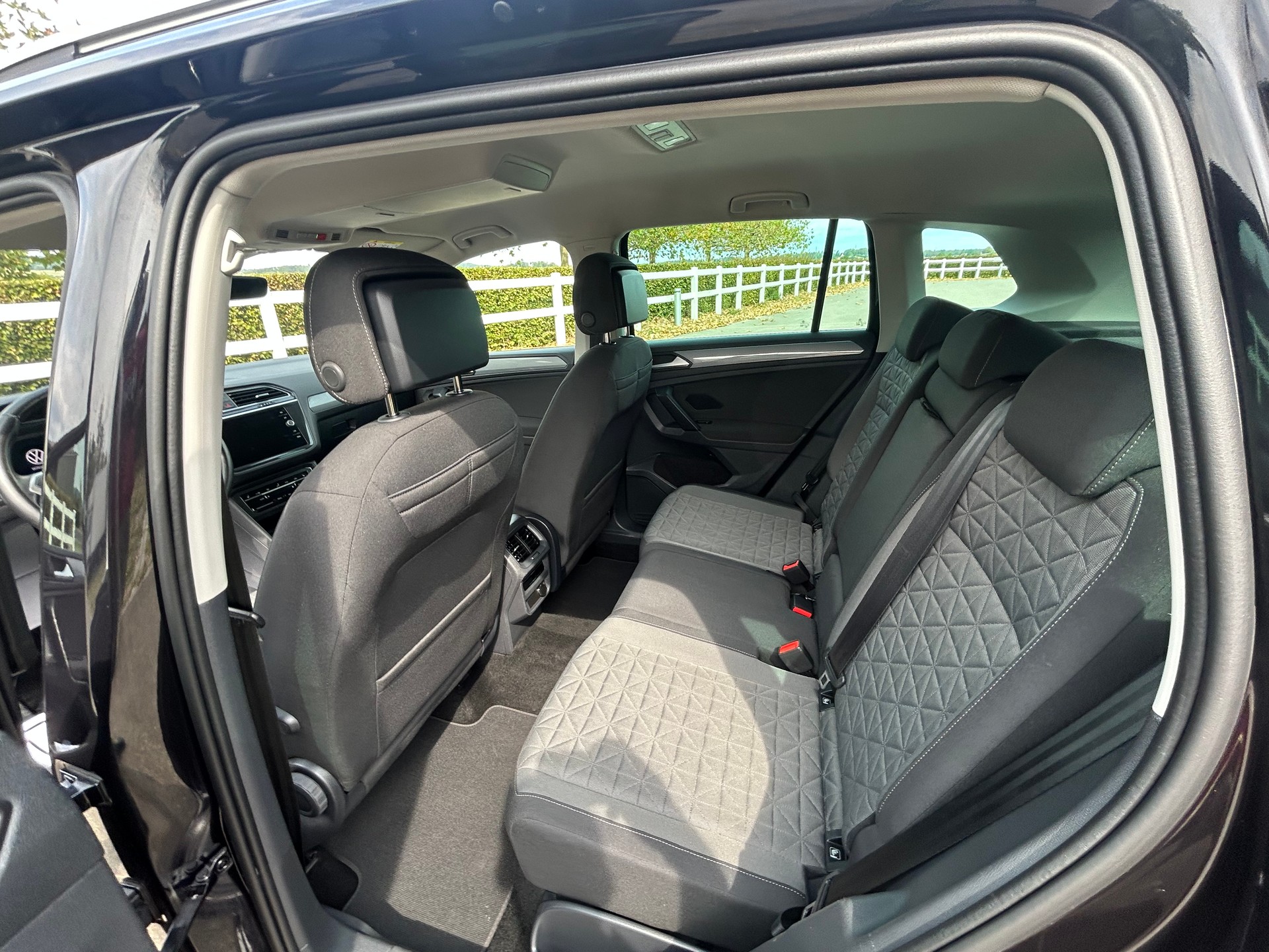 VW Tiguan 2.0 TDI SCR Life 4Motion DSG-image-9