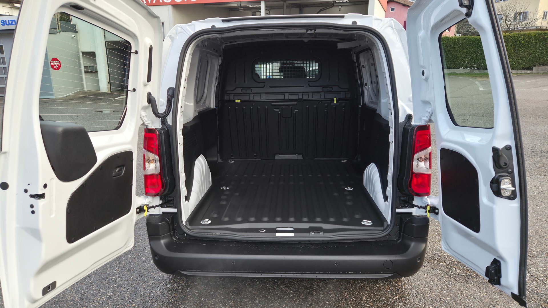 OPEL Combo Cargo 1.2 Turbo start/stop-image-6