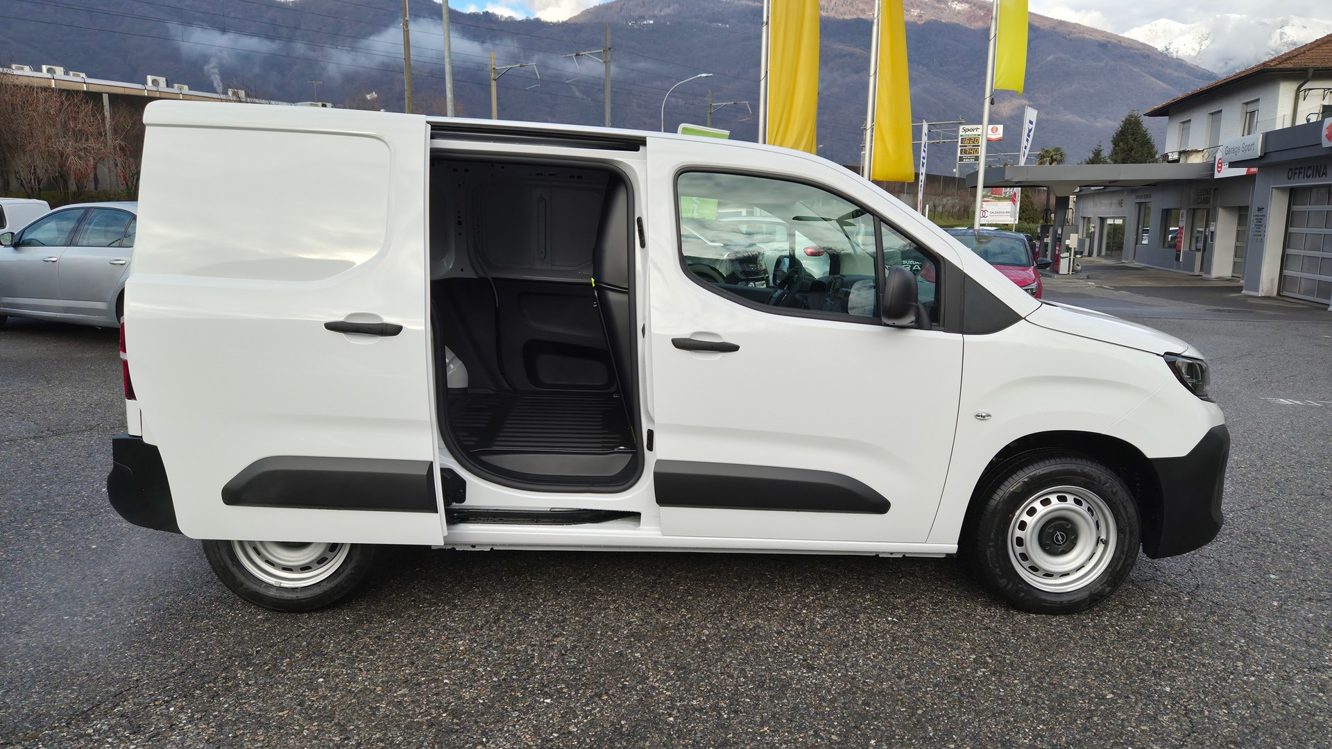OPEL Combo Cargo 1.2 Turbo start/stop-image-9