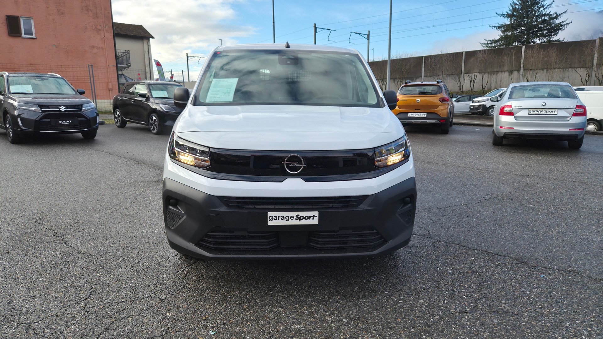 OPEL Combo Cargo 1.2 Turbo start/stop-image-1