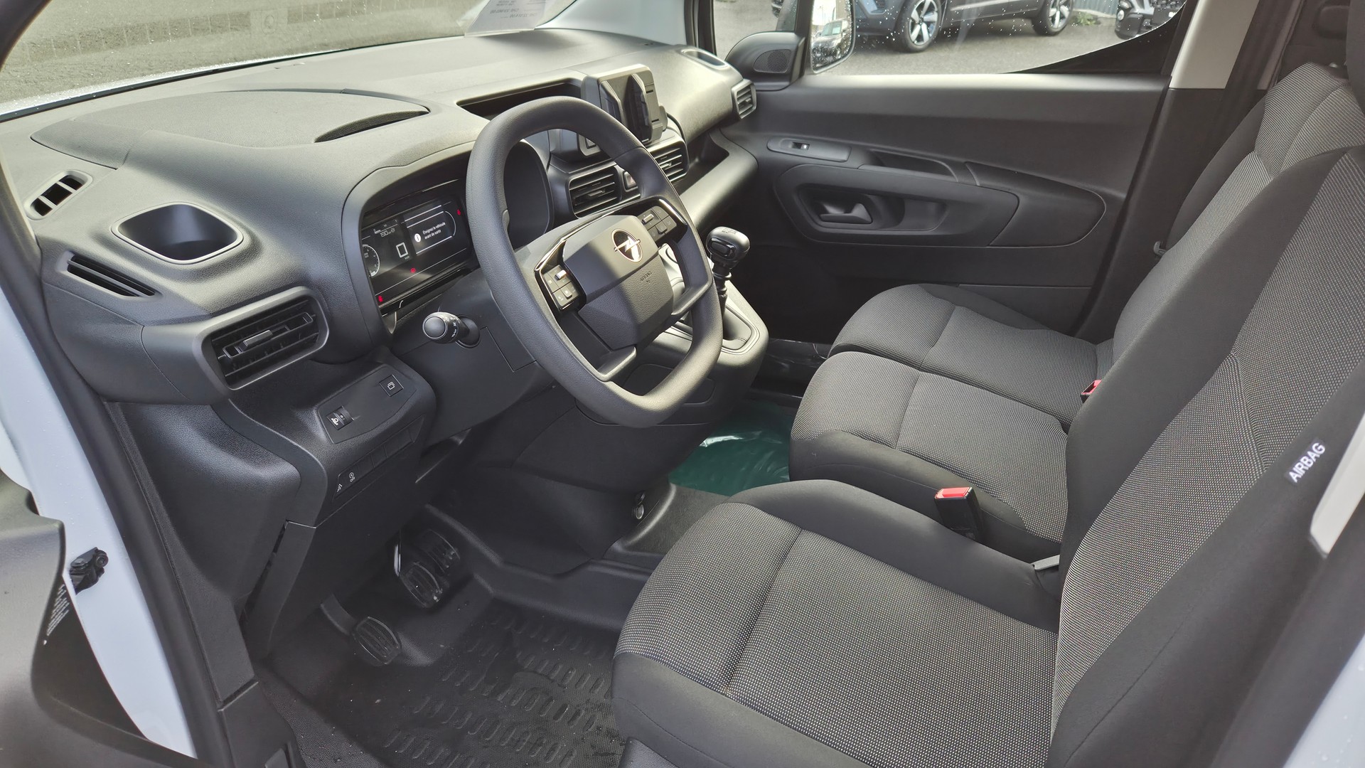 OPEL Combo Cargo 1.2 Turbo start/stop-image-12