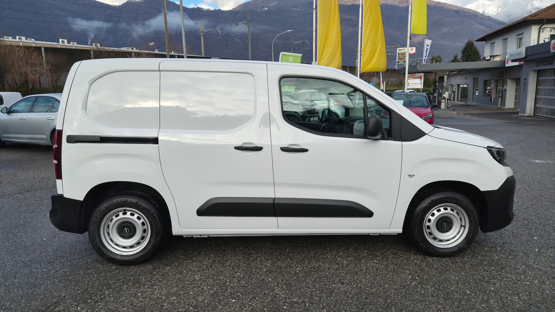 OPEL Combo Cargo 1.2 Turbo start/stop-image-8