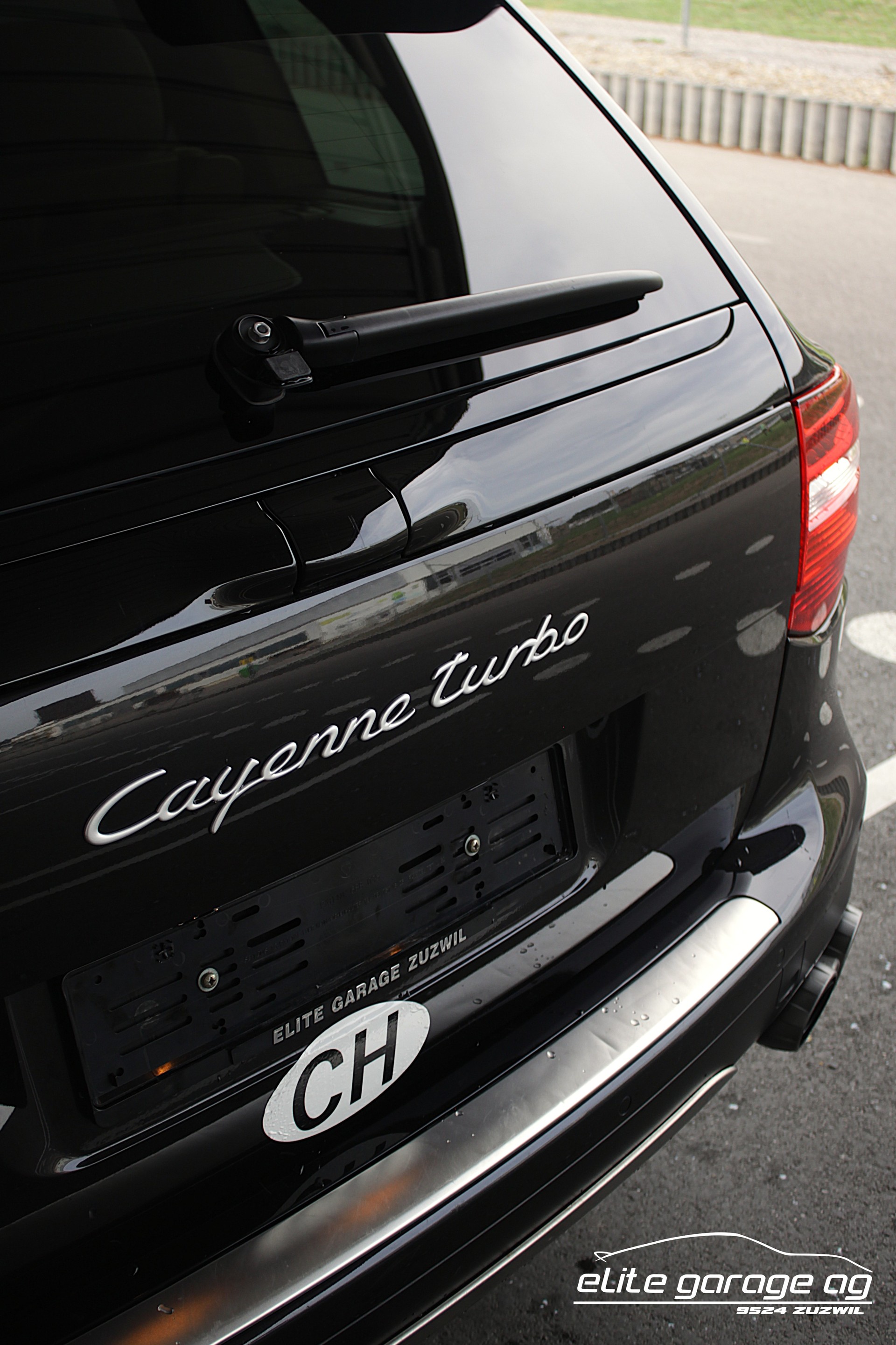 PORSCHE Cayenne Turbo-image-11