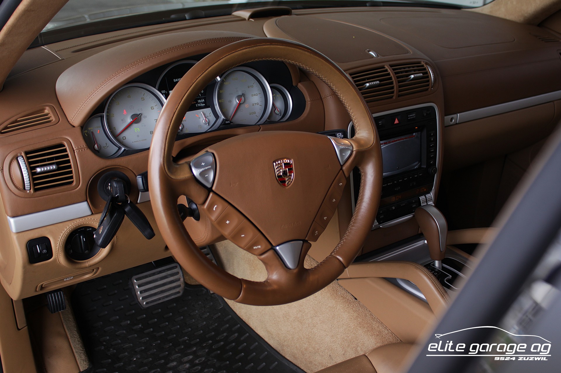 PORSCHE Cayenne Turbo-image-13