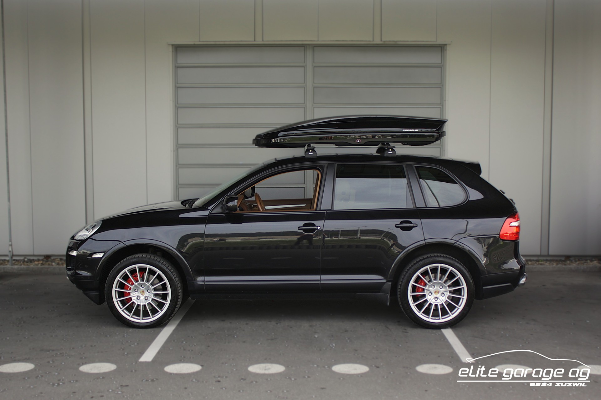PORSCHE Cayenne Turbo-image-1