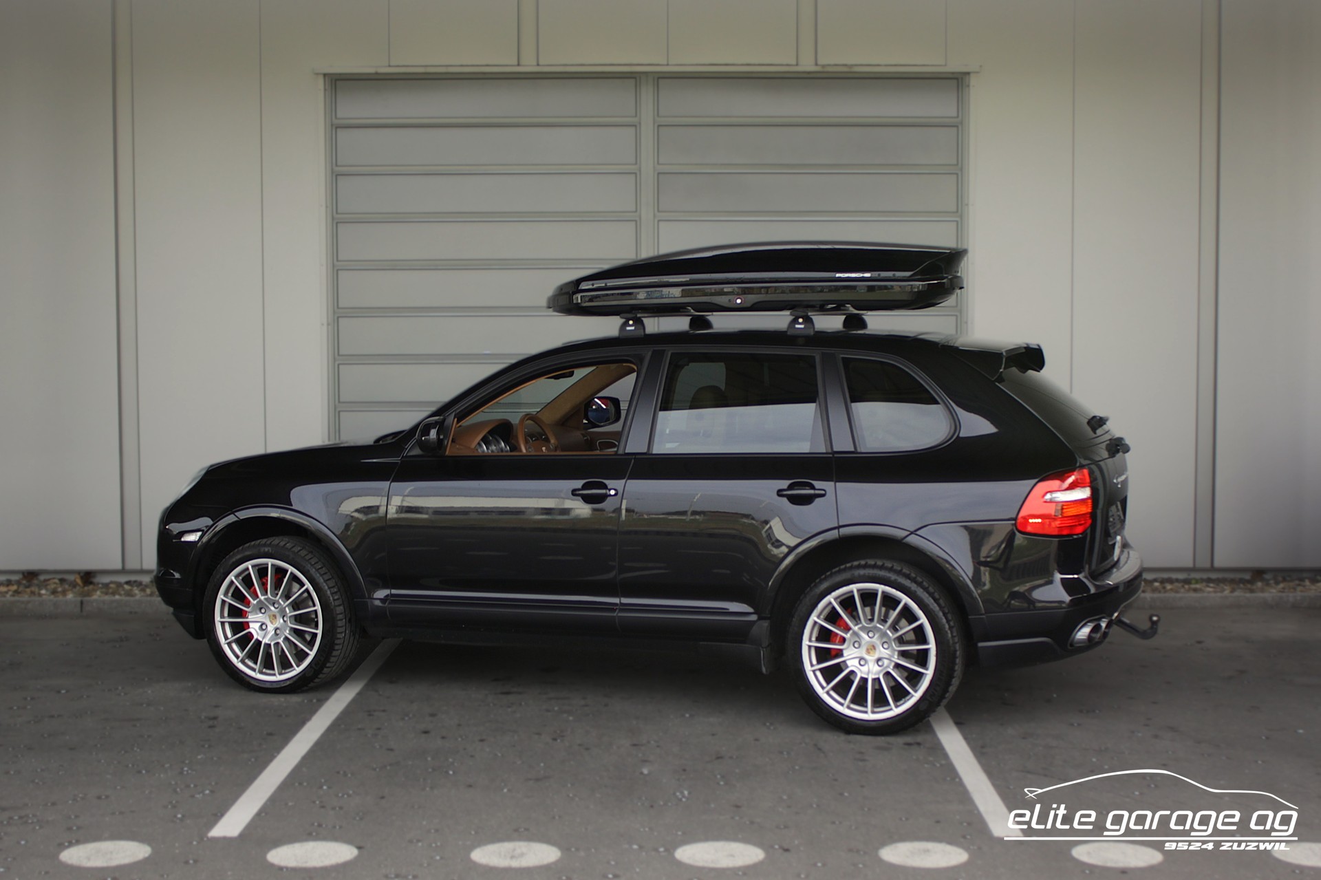 PORSCHE Cayenne Turbo-image-2