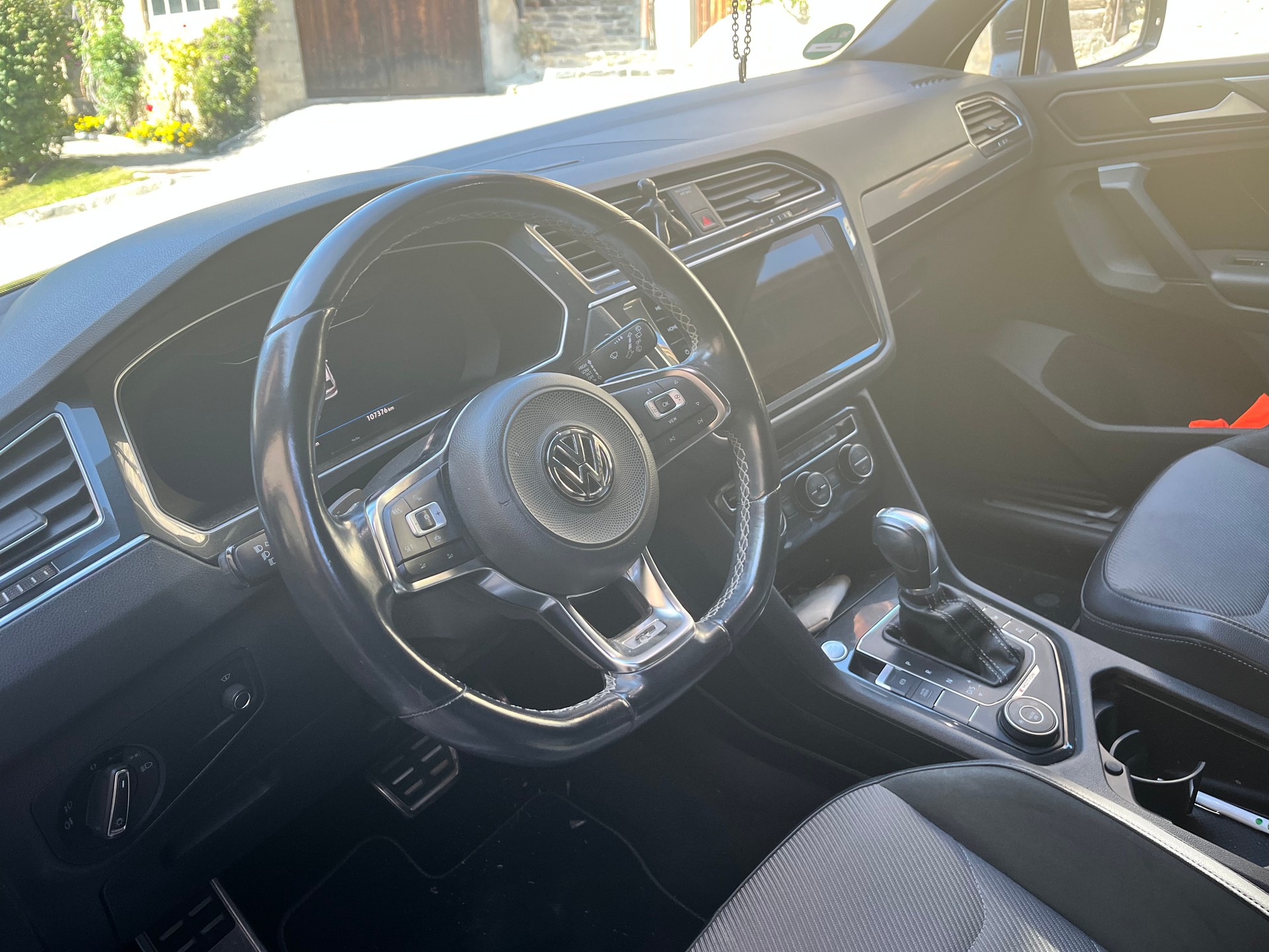 VW 2.0 TDI SCR Comfortline DSG R-Line schwarz-image-4