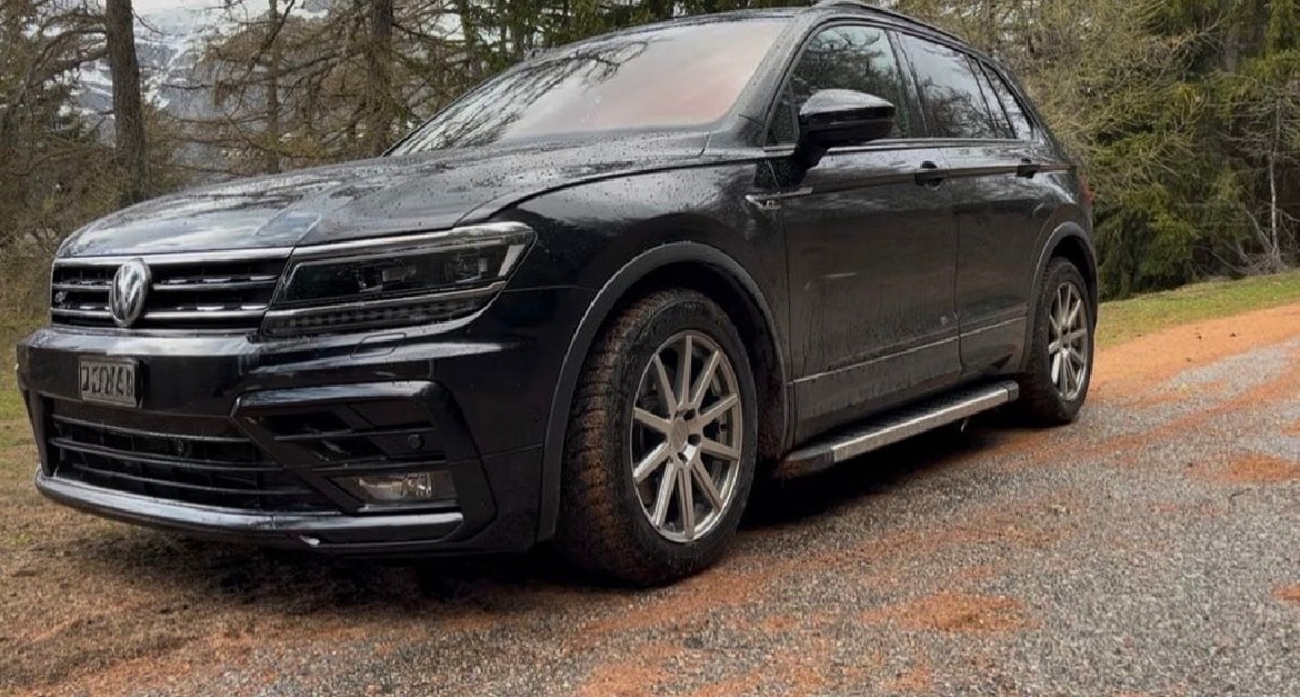 VW 2.0 TDI SCR Comfortline DSG R-Line schwarz-image-0