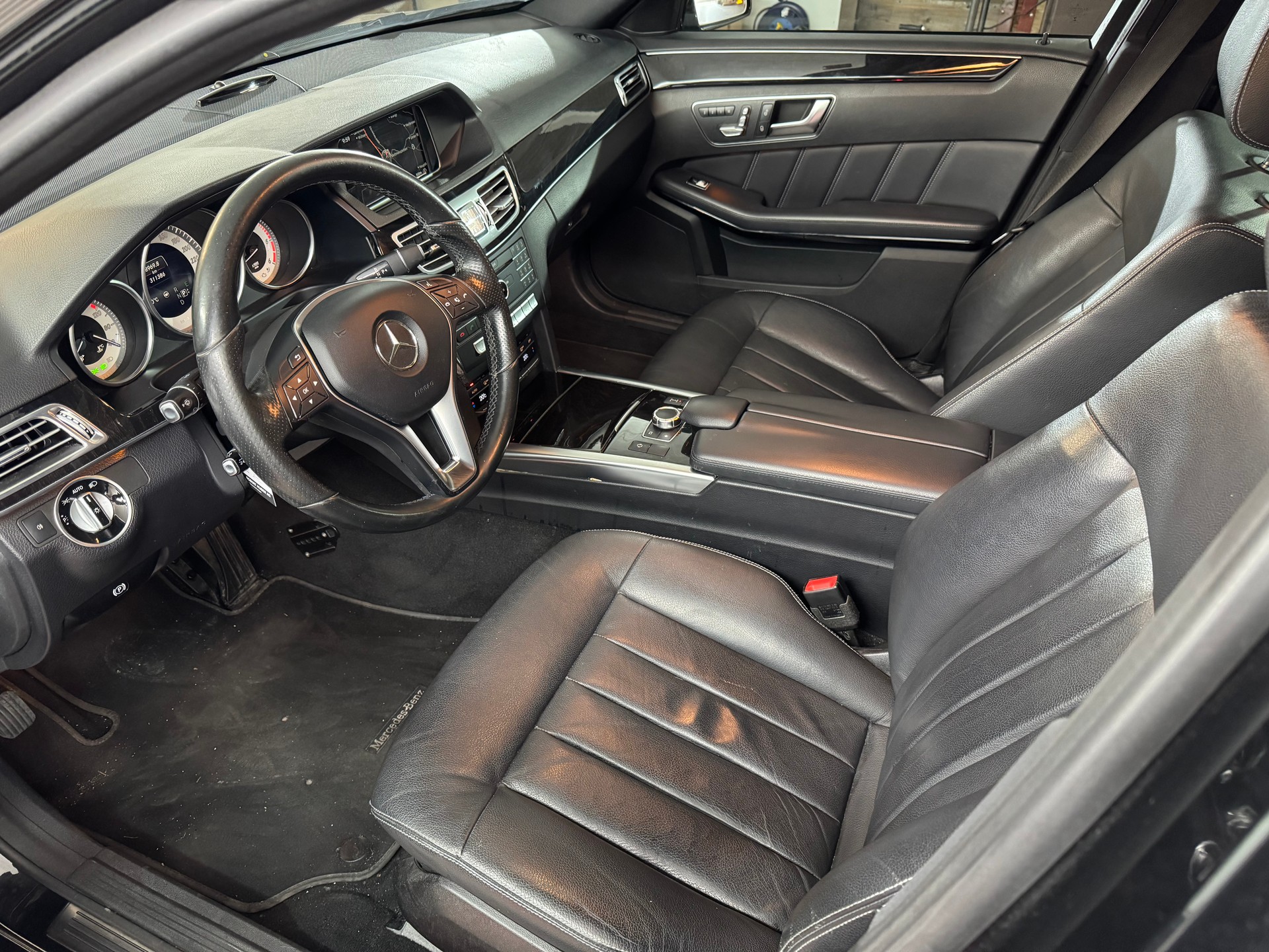 MERCEDES-BENZ E 350 BlueTEC Avantgarde 4Matic 7G-Tronic-image-7