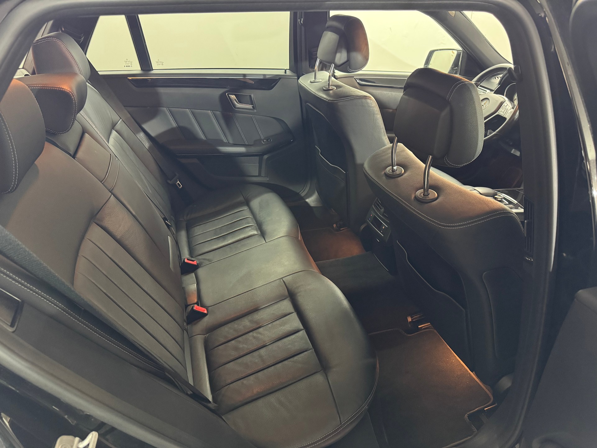 MERCEDES-BENZ E 350 BlueTEC Avantgarde 4Matic 7G-Tronic-image-10